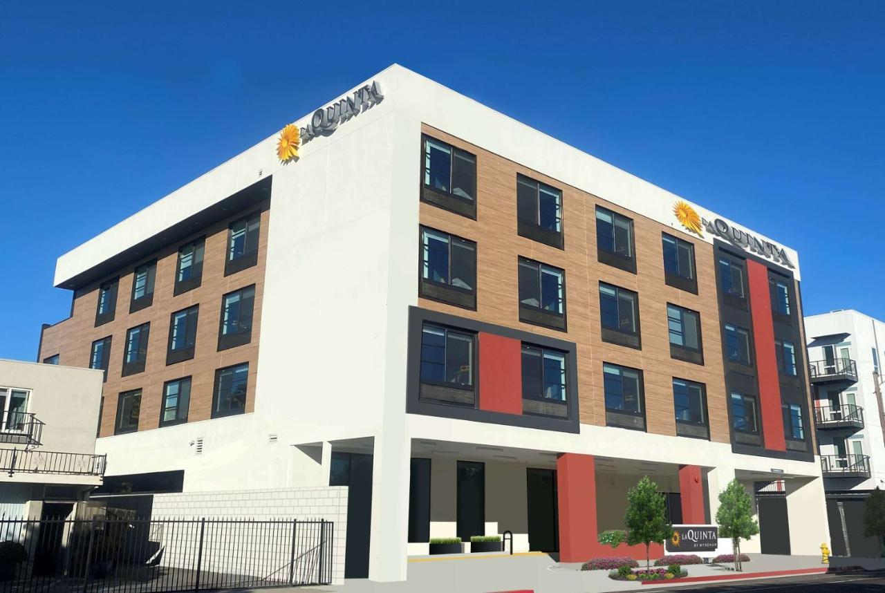 Hotel La Quinta & By Wyndham Airport-downtown