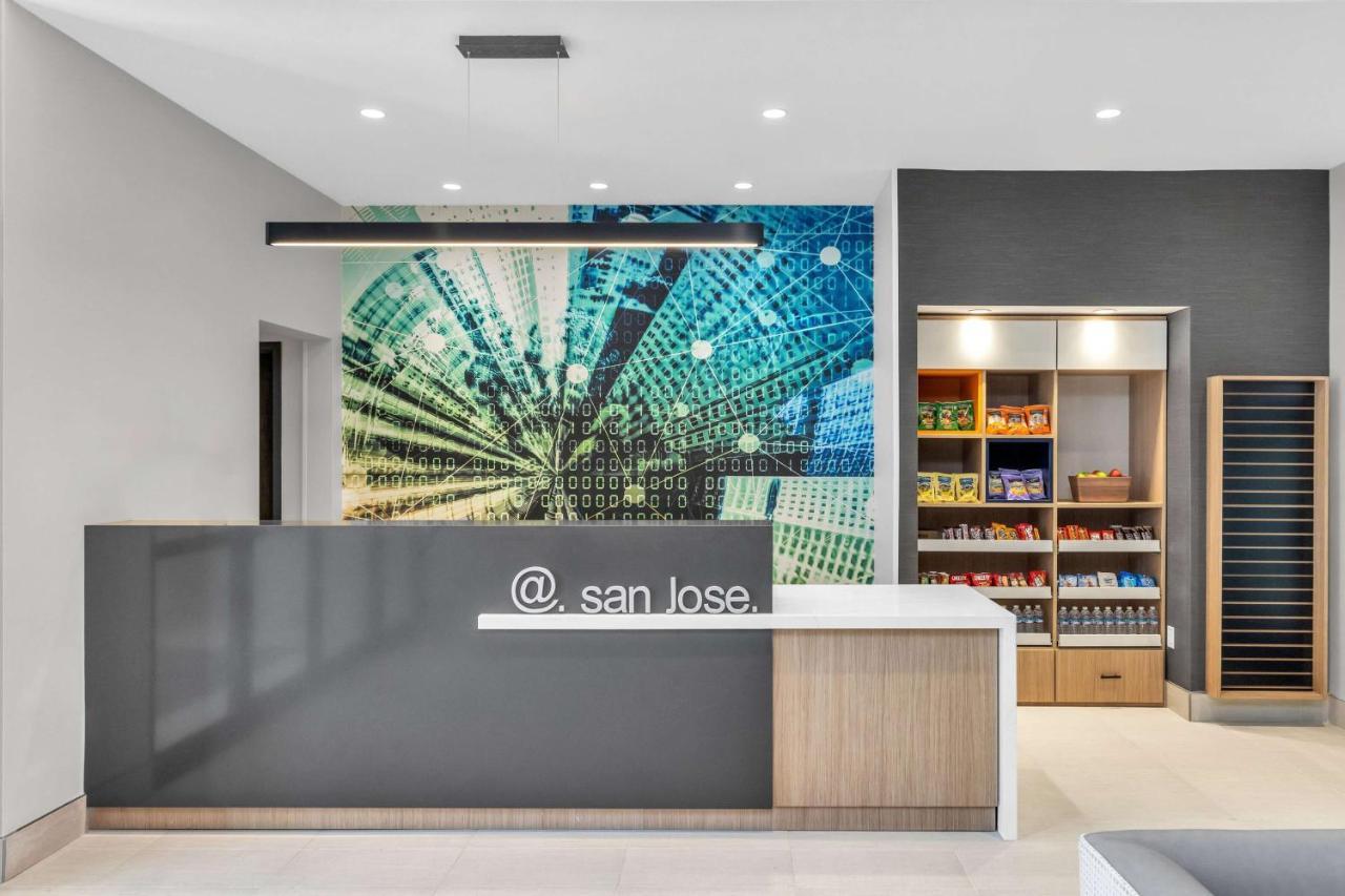 La Quinta & By Wyndham Airport-downtown Hotel