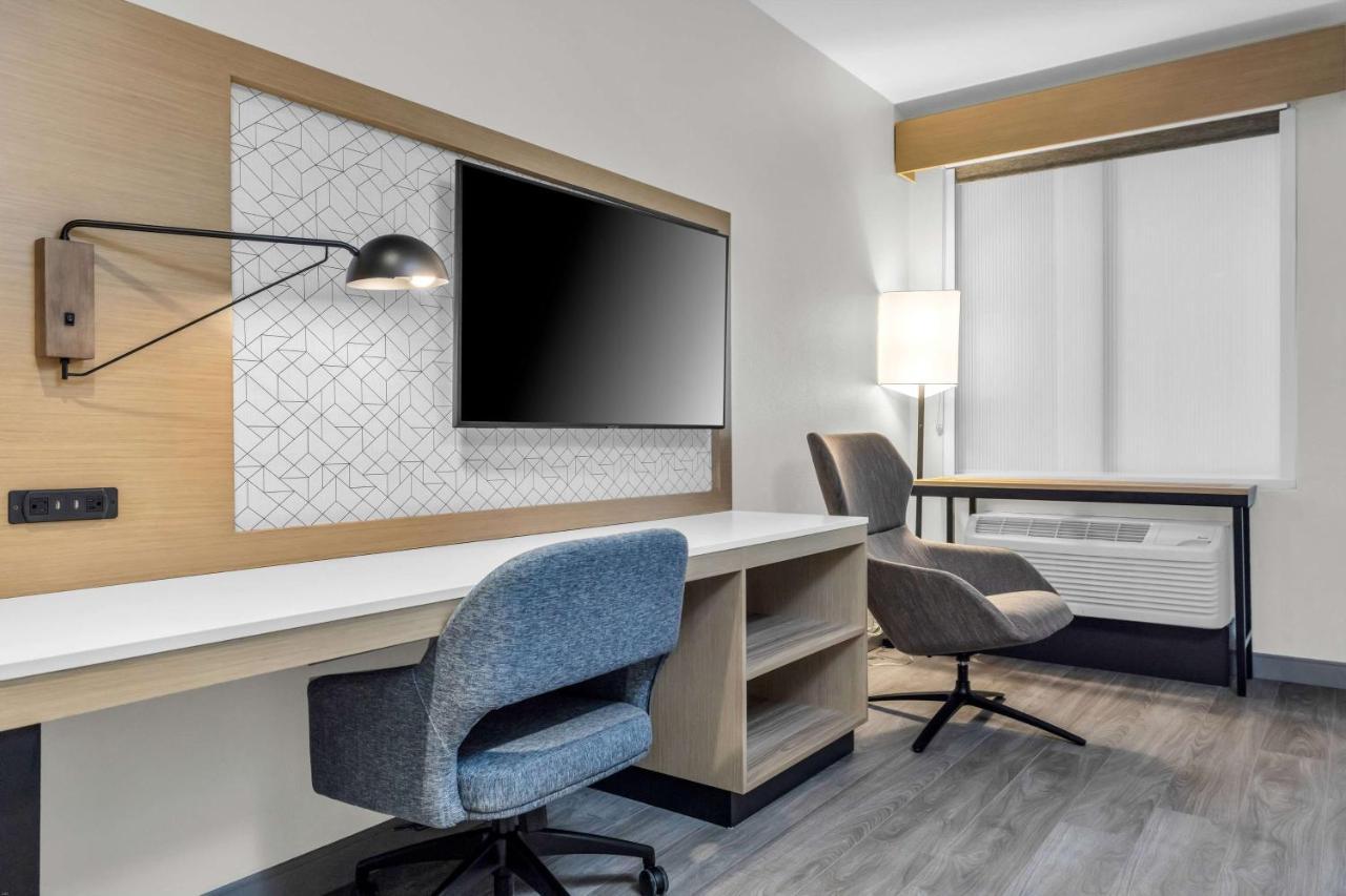 La Quinta & By Wyndham Airport-downtown 3*