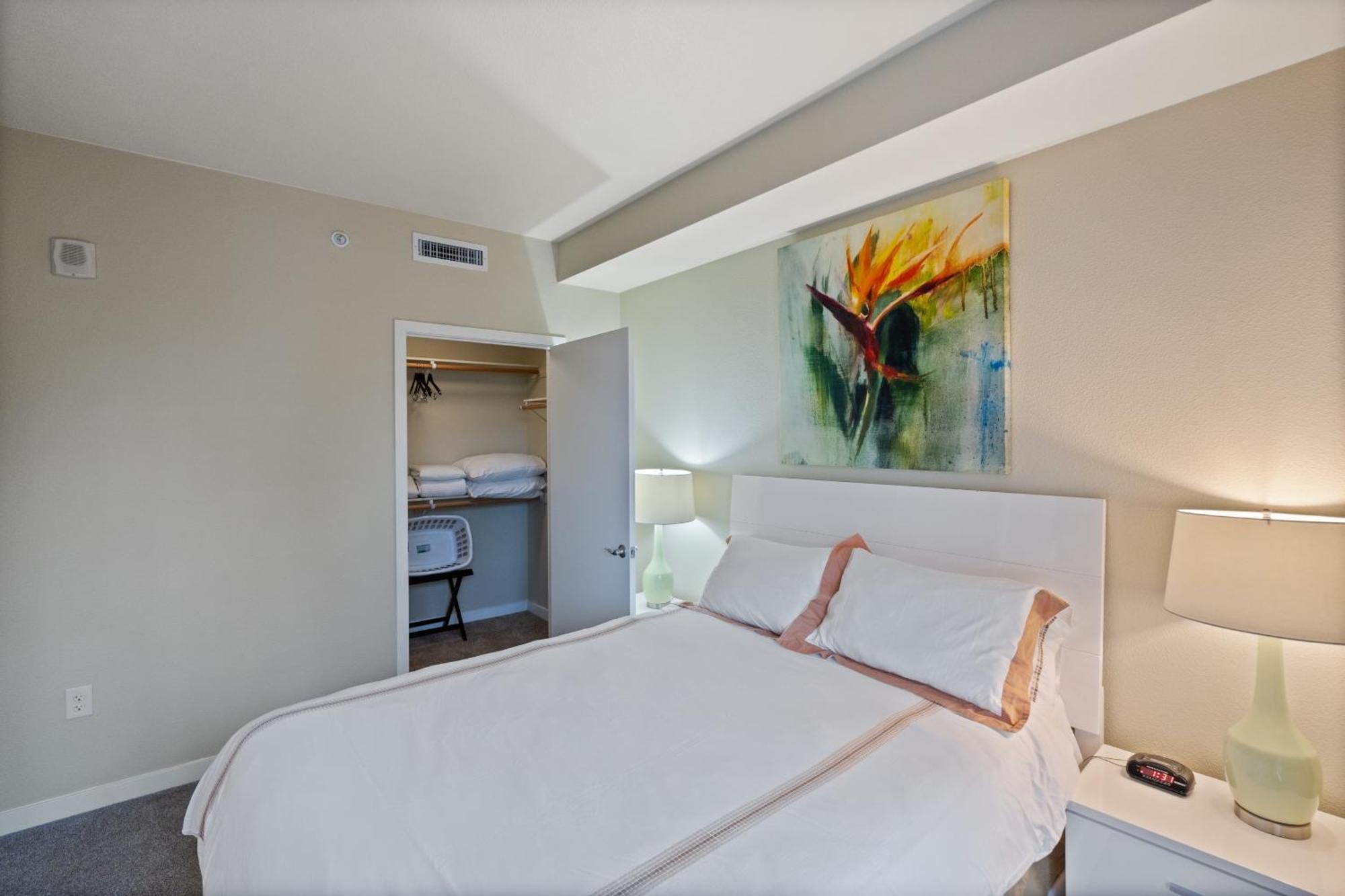 Global Luxury Downtown Apartment