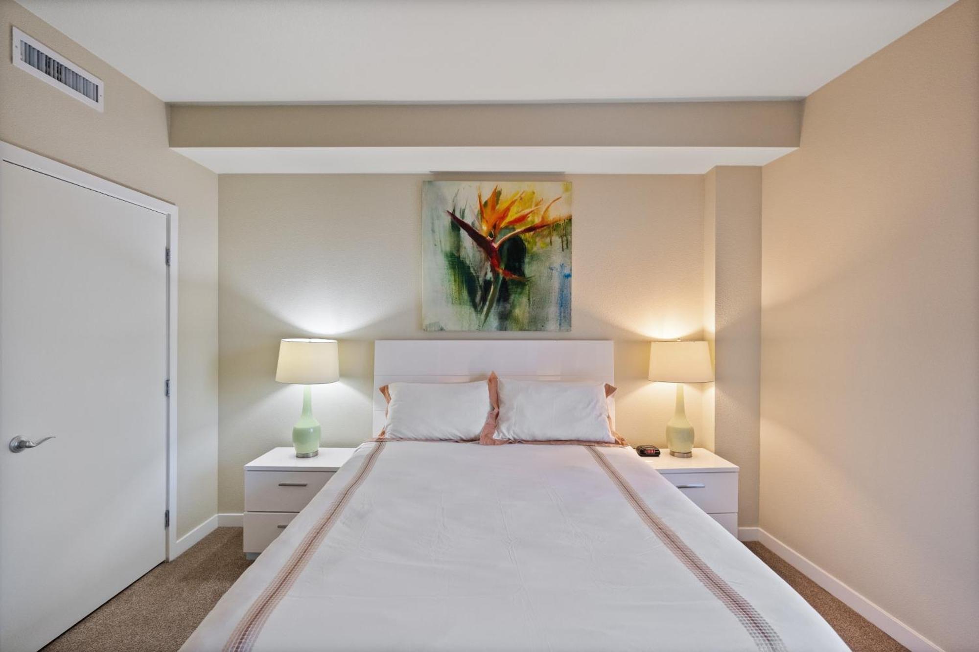 Global Luxury Downtown Apartment
