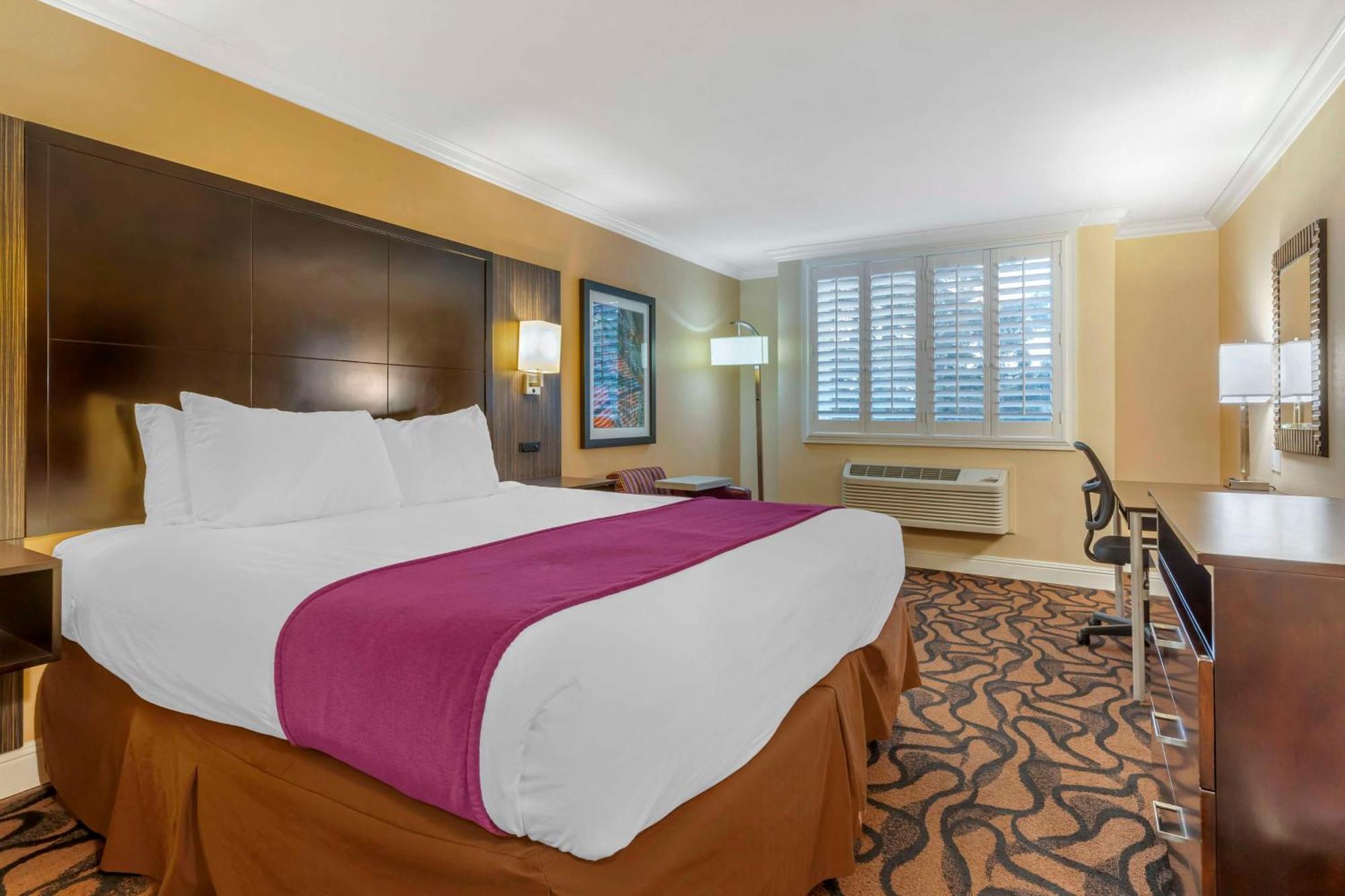 Motel Western Airport Plaza 3*