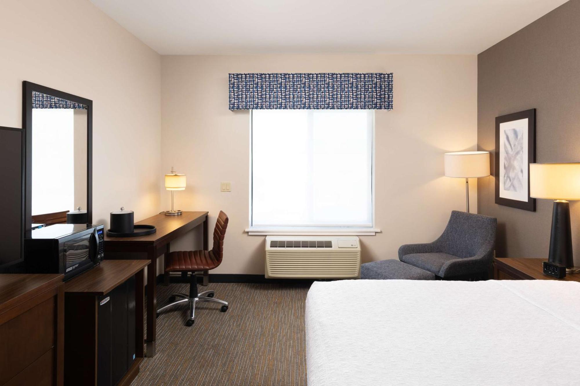 Hotel Hampton Cherry Ave, Ca
