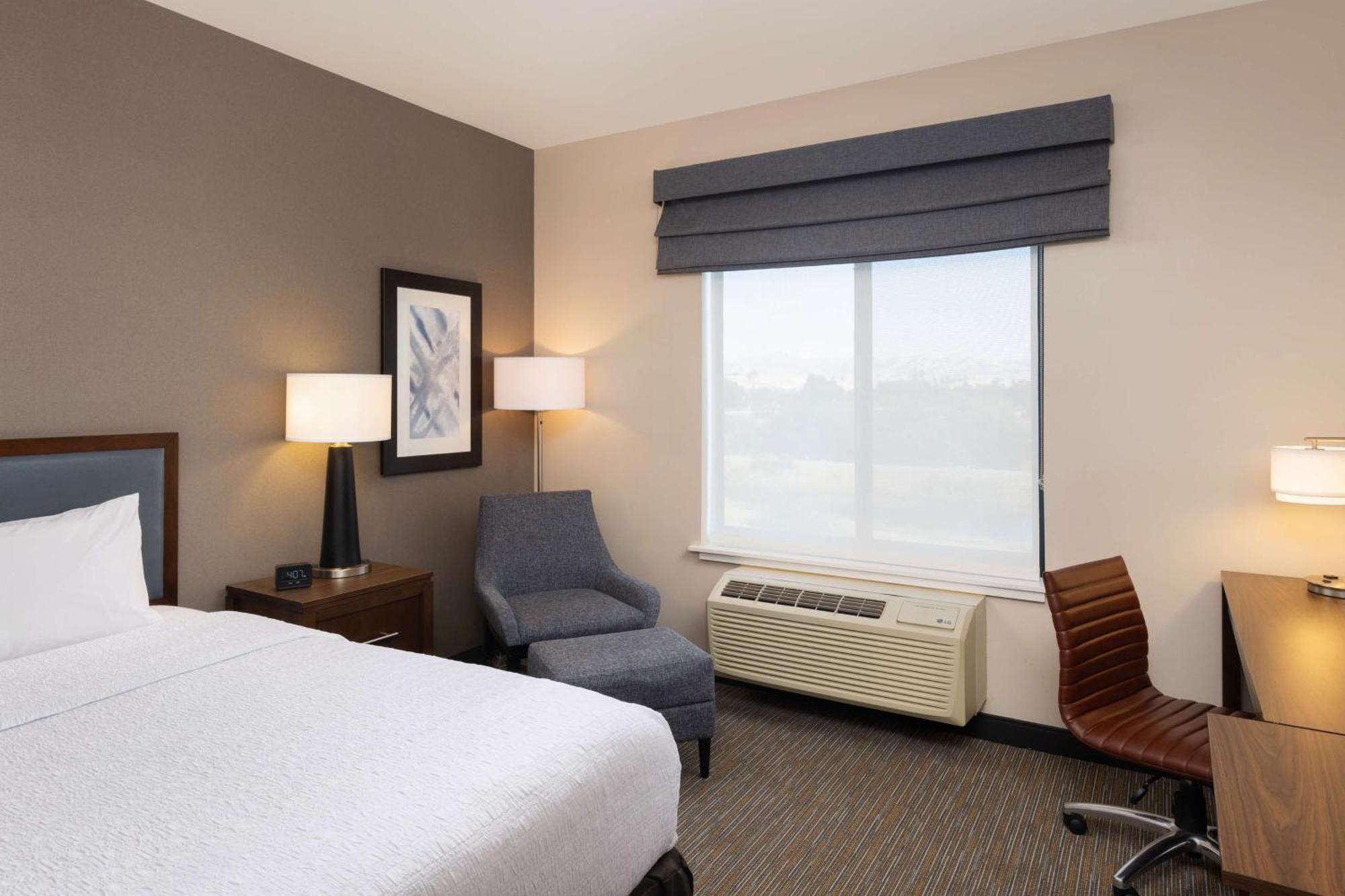 Hotel Hampton Cherry Ave, Ca 3*