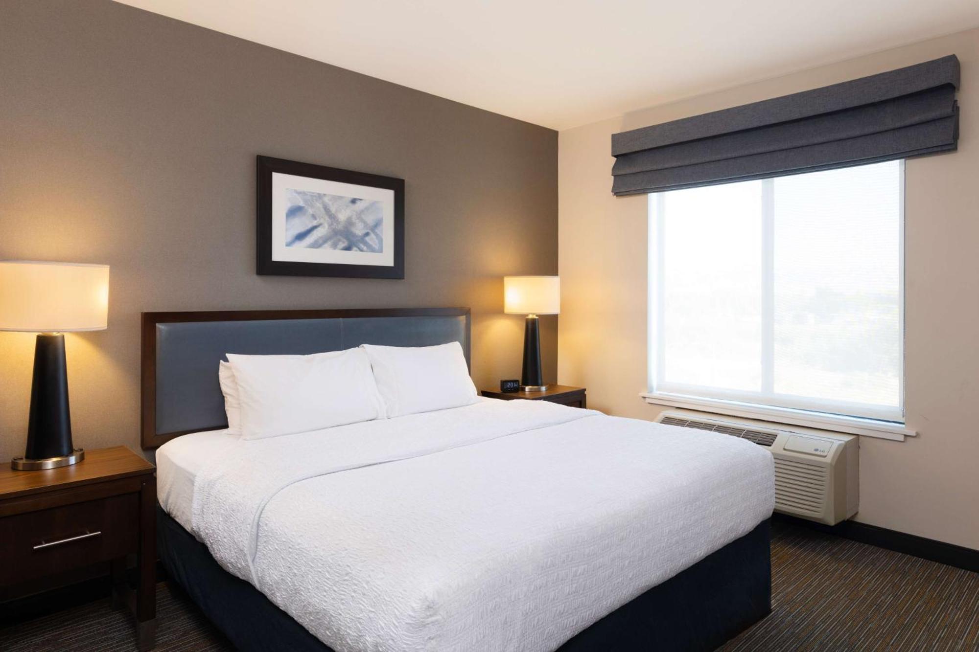 Hampton Cherry Ave, Ca Hotel