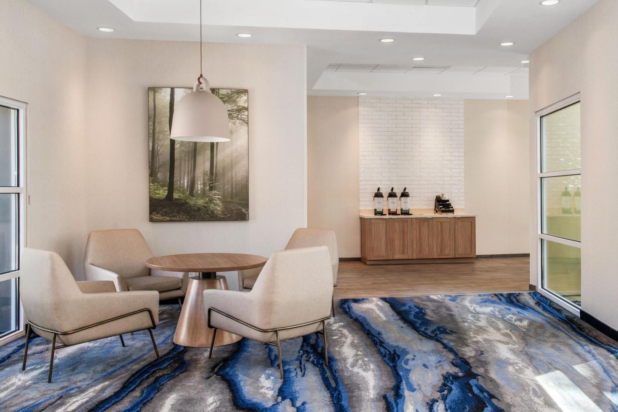 Fairfield And By Marriott Airport 3*