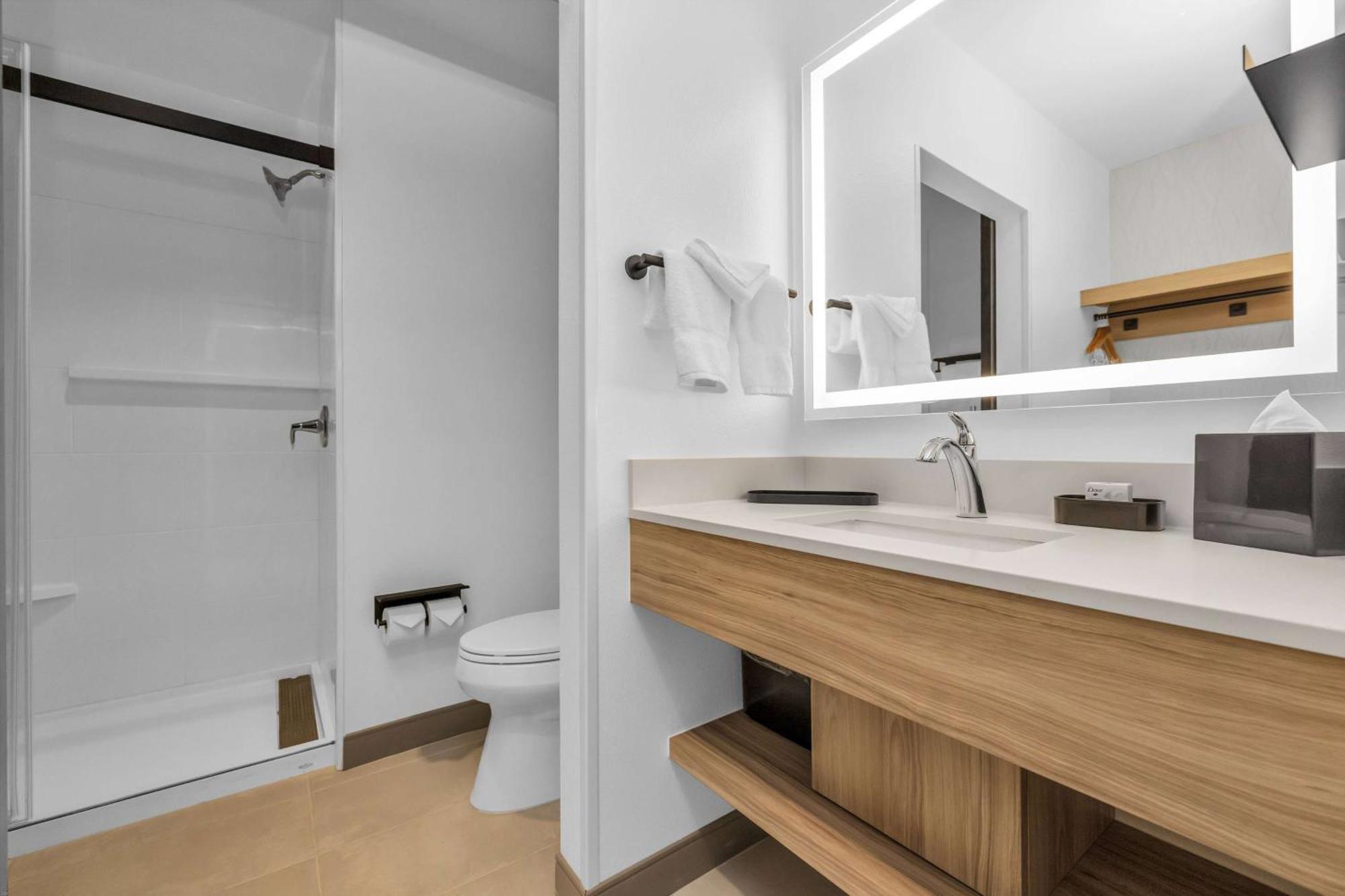La Quinta & By Wyndham Airport-downtown Hotel