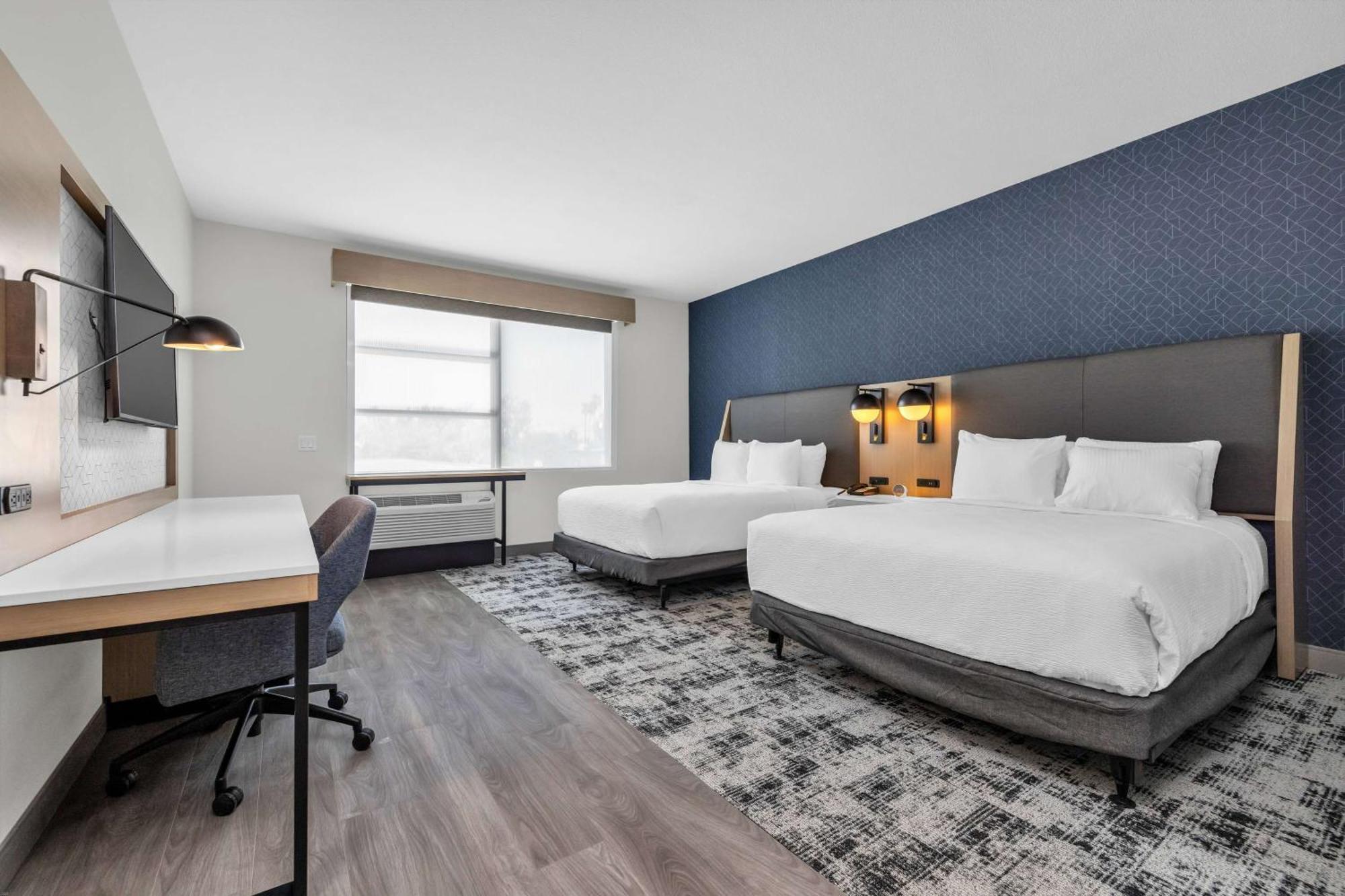 La Quinta & By Wyndham Airport-downtown Hotel 3*