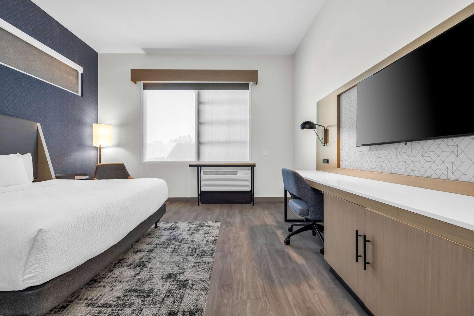Hotel La Quinta & By Wyndham Airport-downtown San Jose