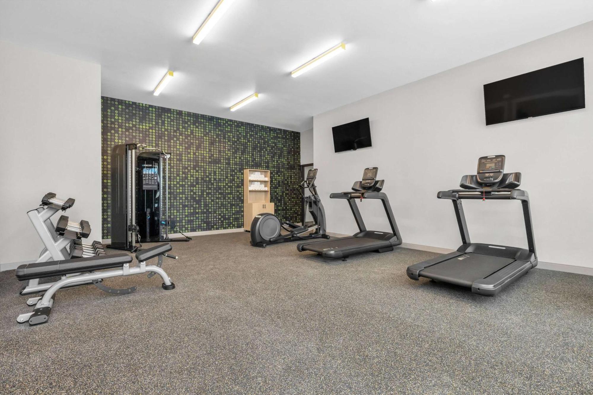 Hotel La Quinta & By Wyndham Airport-downtown