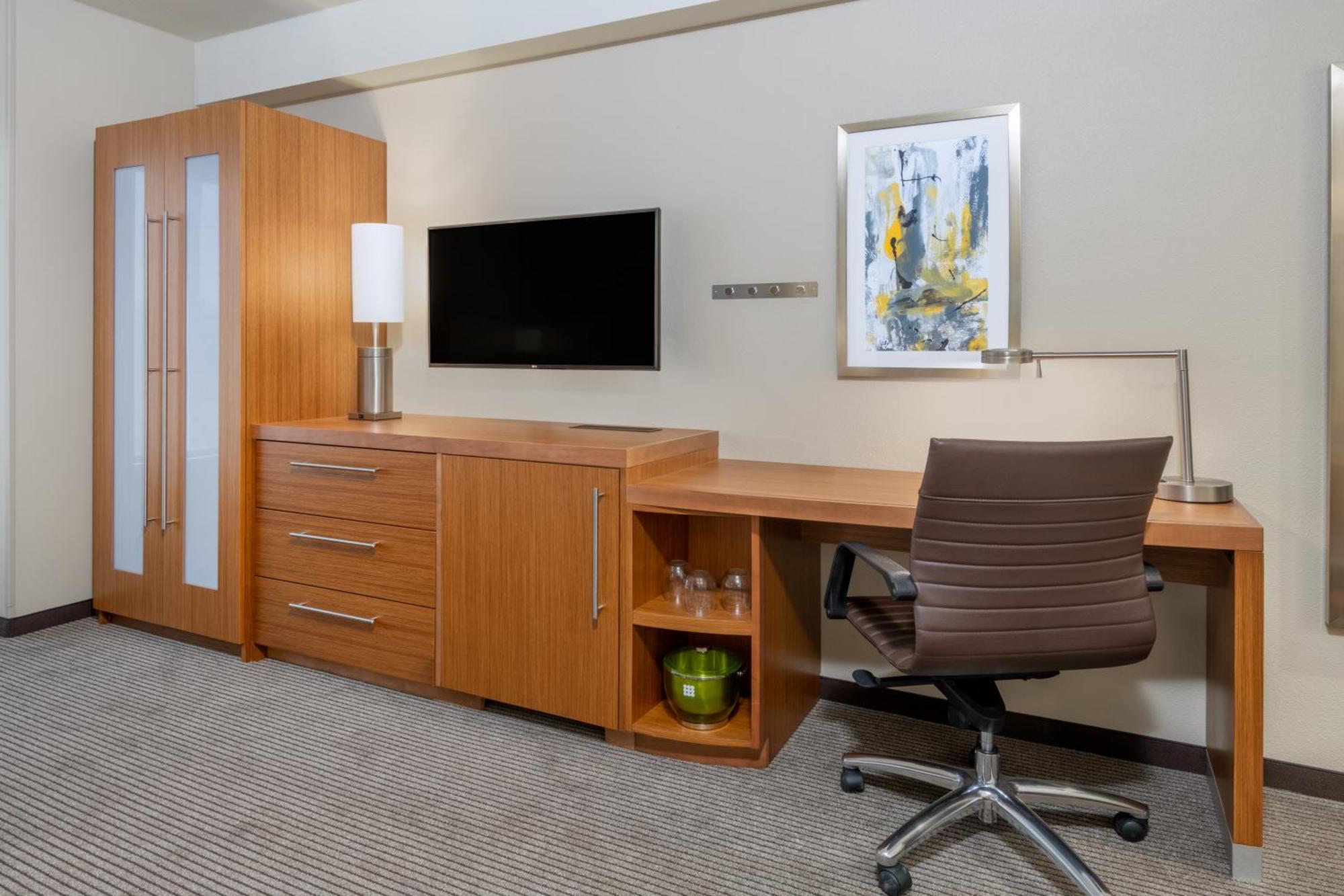 Hyatt Place Airport