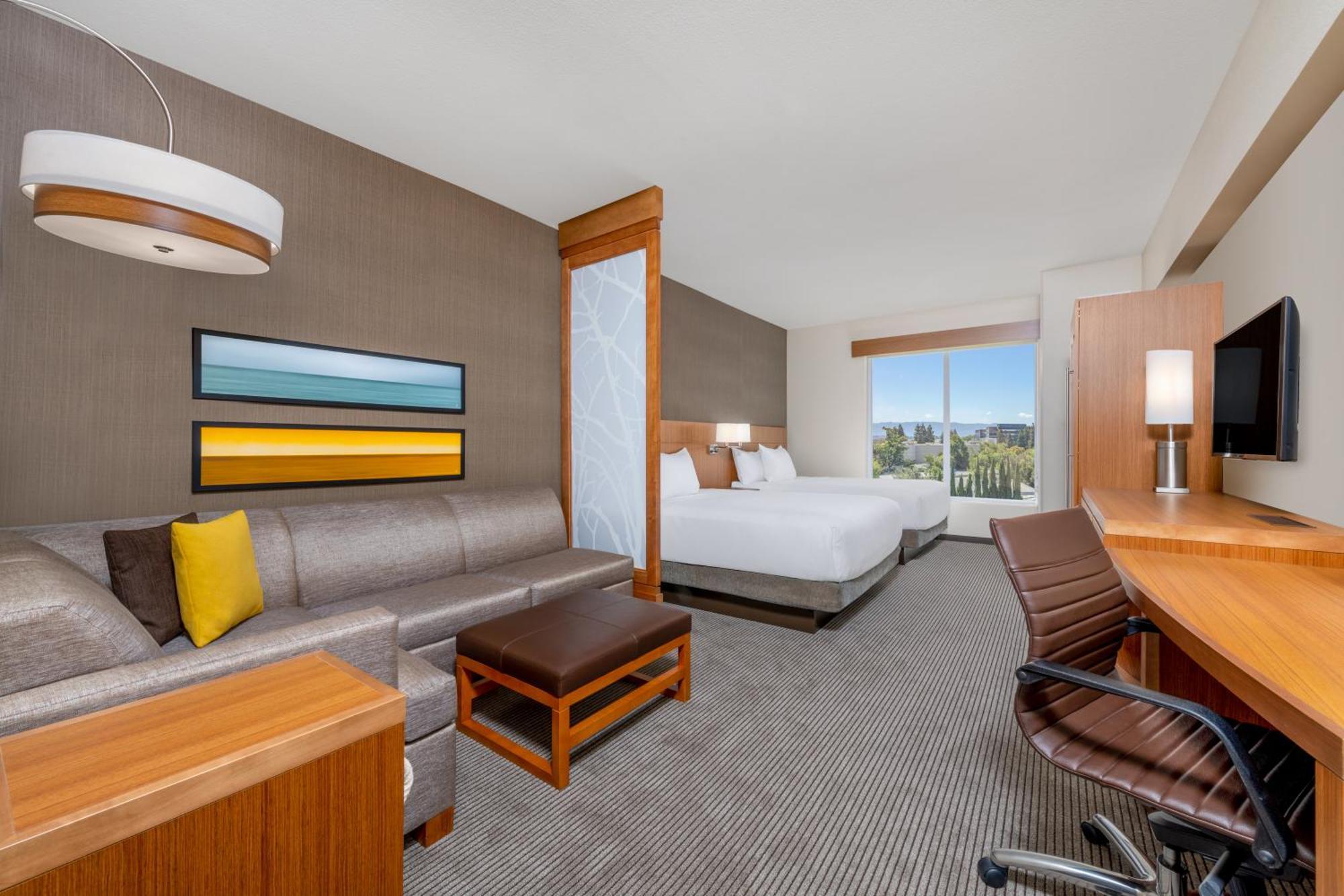 Hyatt Place Airport Hotel