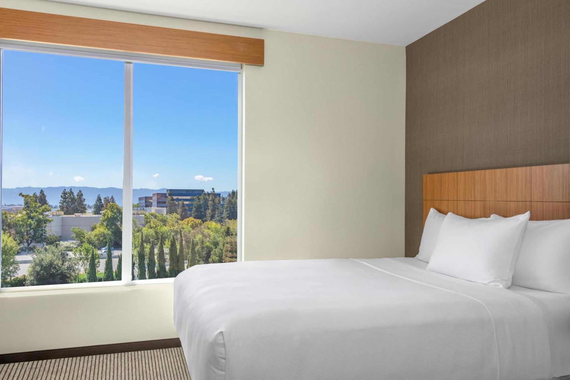 Hyatt Place Airport 3*