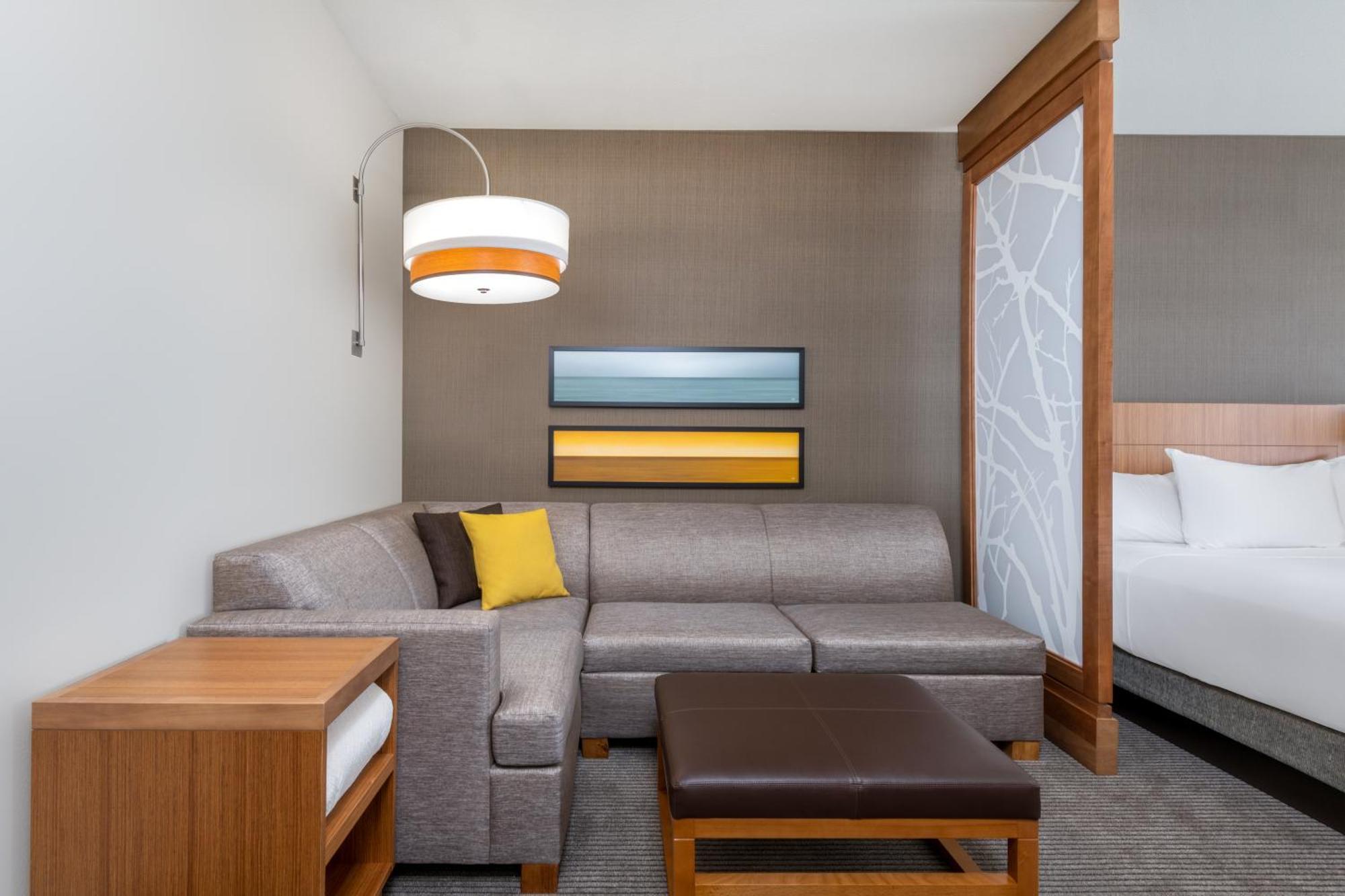 Hyatt Place Airport Hotel 3*