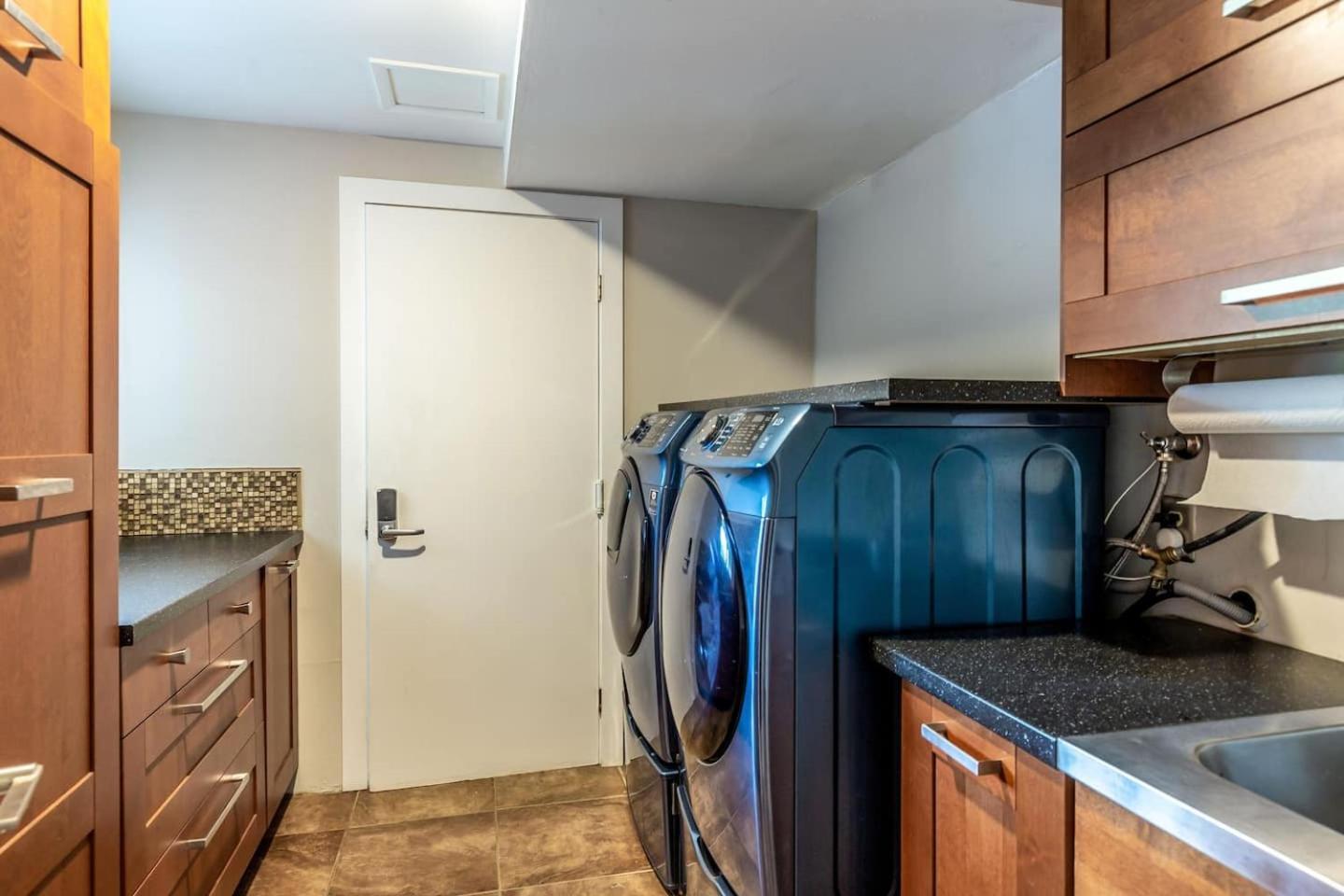 Silicon Valley Family Oasis 5-bedroom Luxury Holiday home *