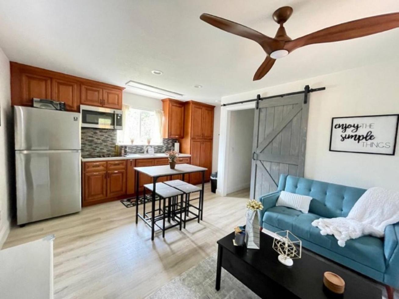 Apartment Modern Private Unit With Serene Backyard