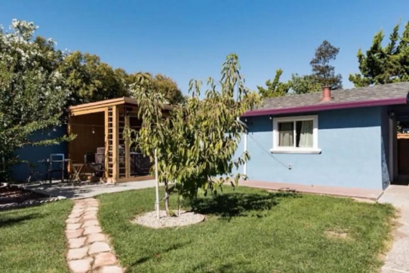 Modern Private Unit With Serene Backyard
