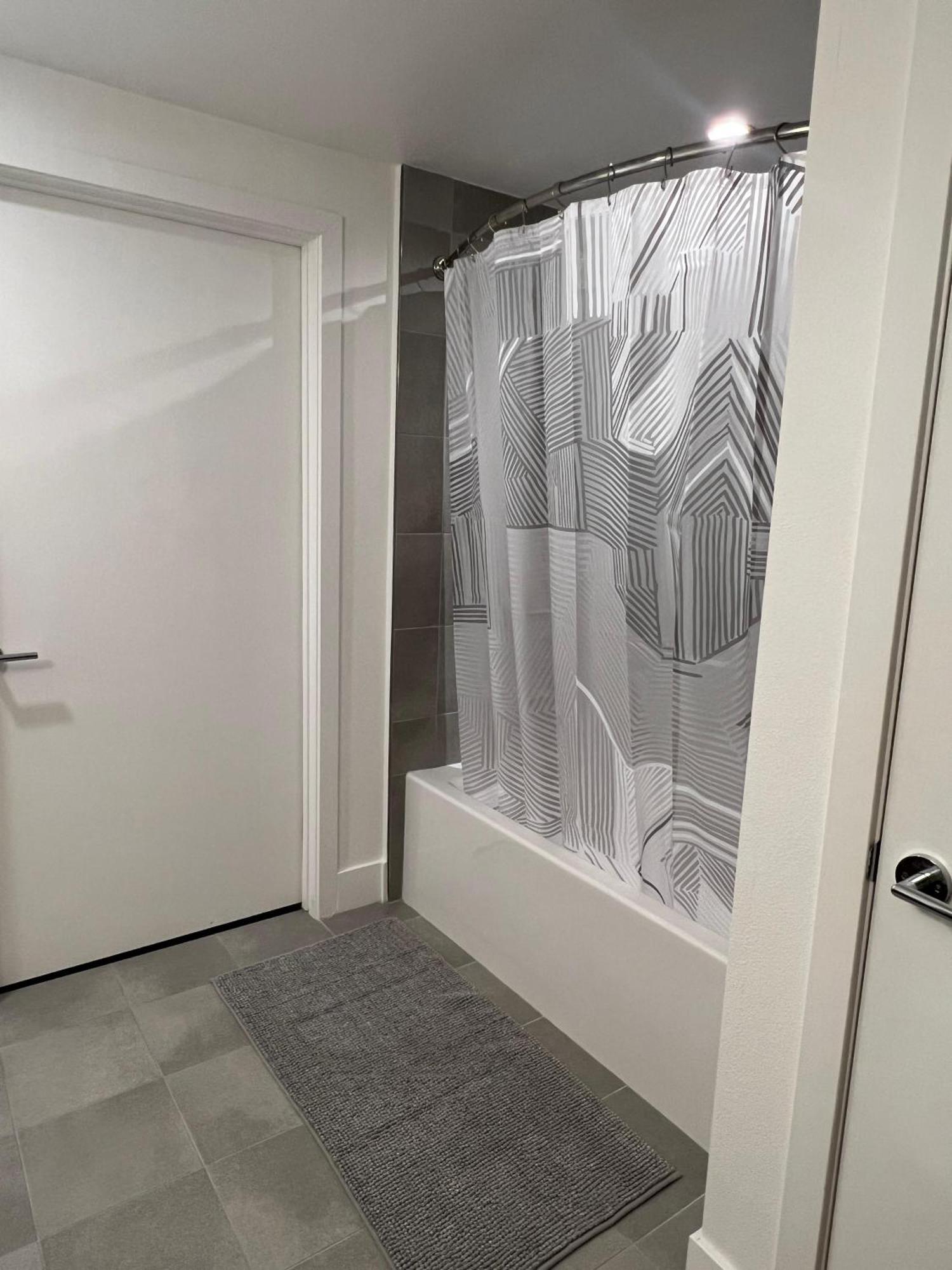 Apartment Sale 10 Min To Sjc Close To Santana Row With Free Parking *