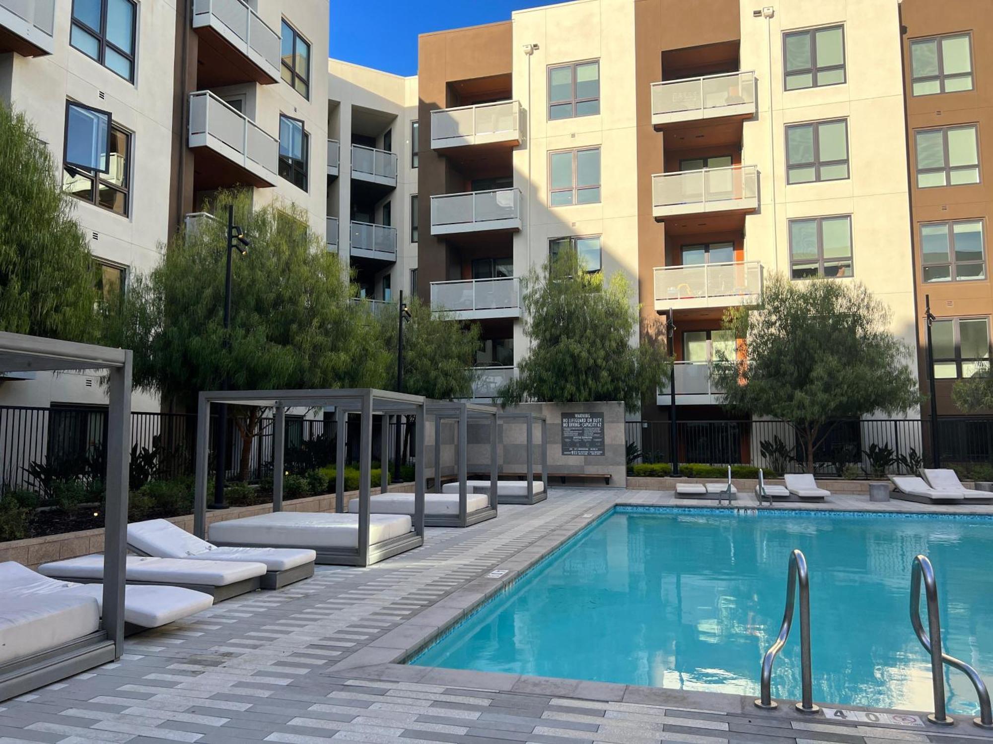 Apartment Sale 10 Min To Sjc Close To Santana Row With Free Parking *