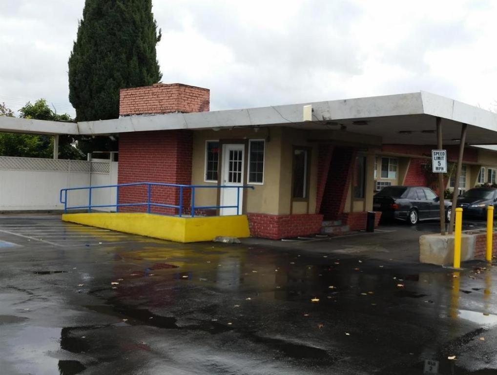 Motel Casa Linda 2*