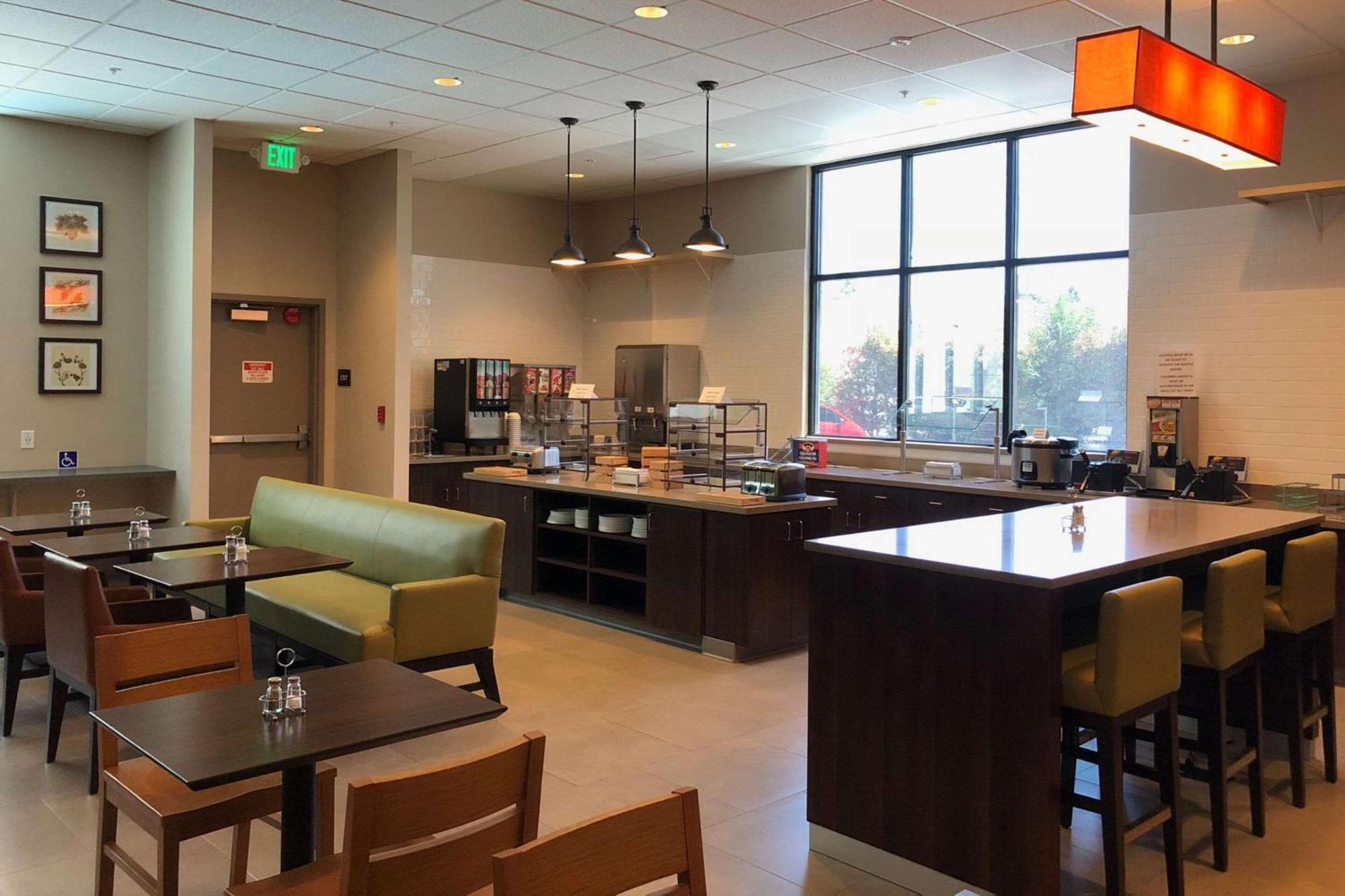 Country & By Radisson, International Airport, Ca Hotel 3*