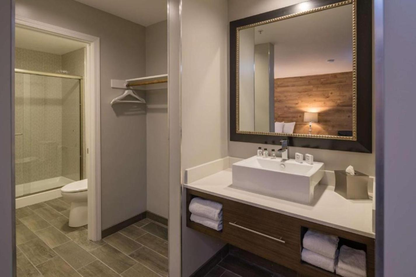 The Row Hotel; Bw Signature Collection Hotel 3*