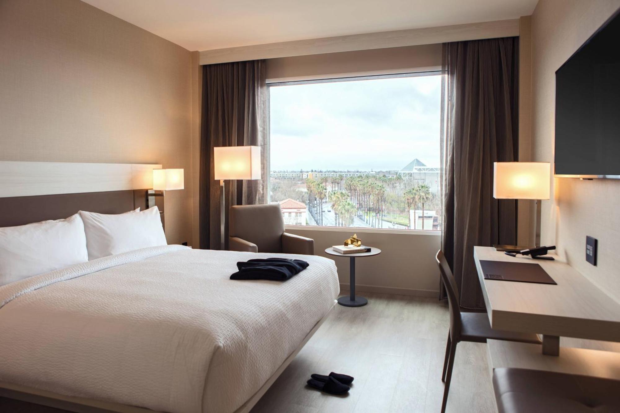 Ac By Marriott Downtown Hotel 3*