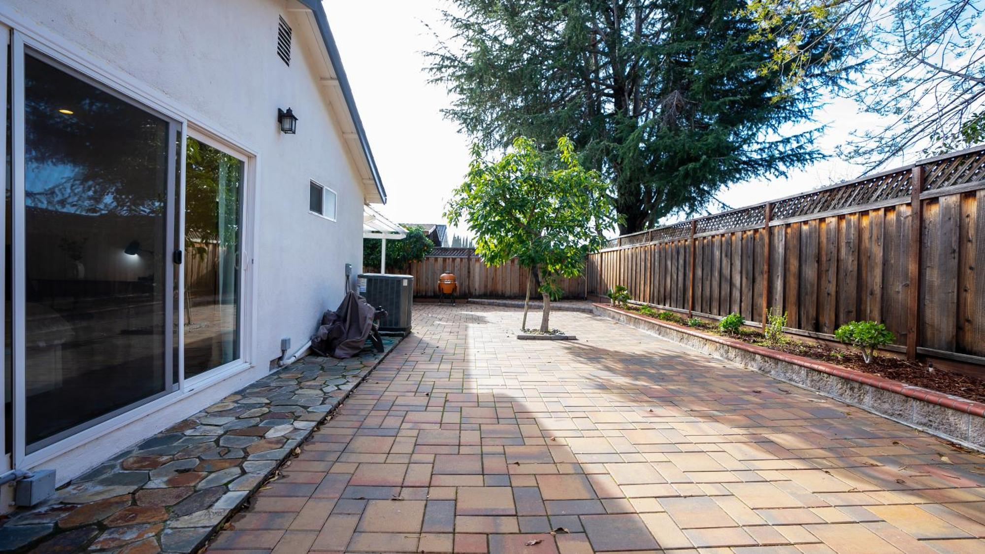 Grand Lux 4br Prime Location & Serene Yard Villa *