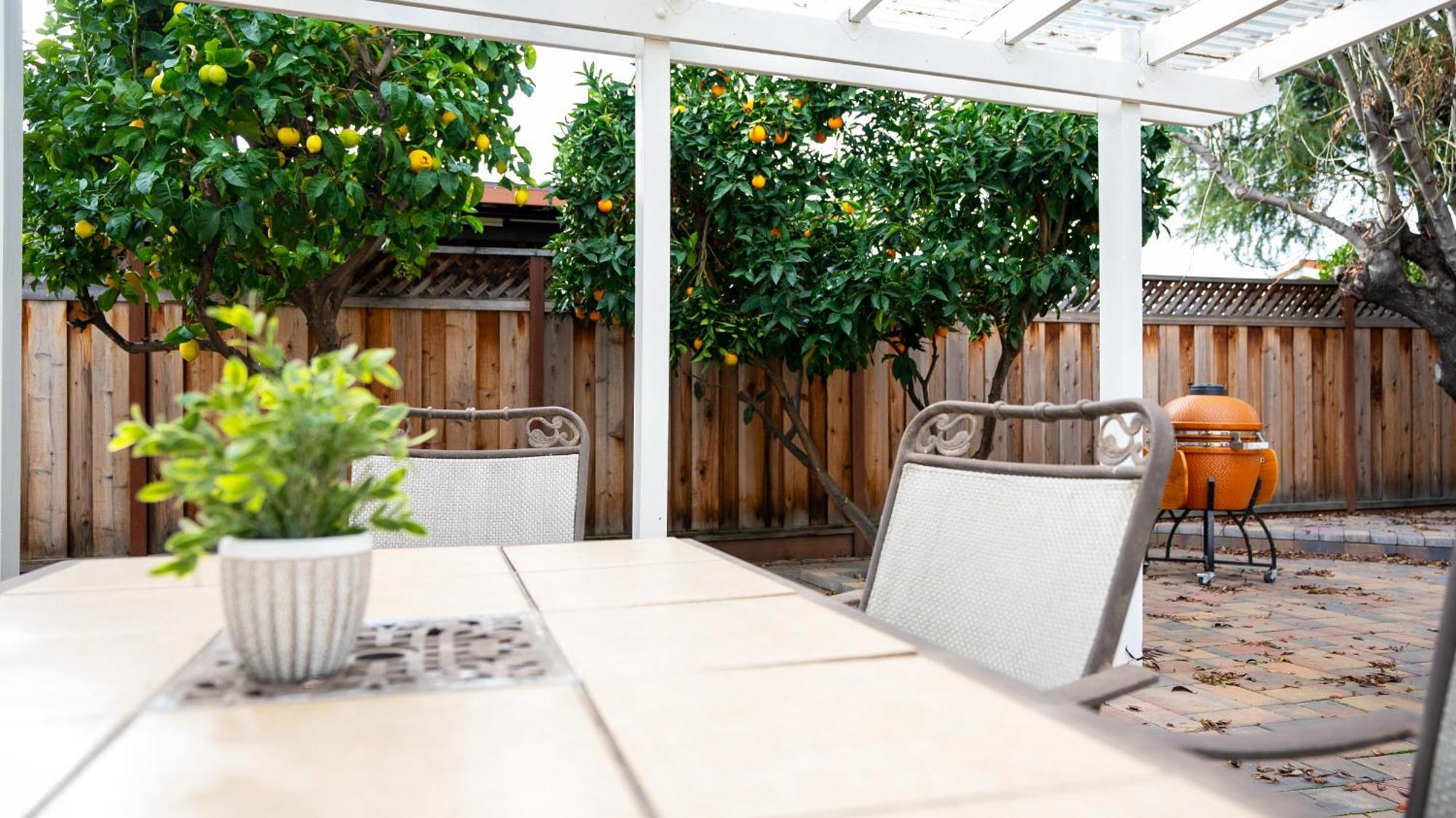 Villa Grand Lux 4br Prime Location & Serene Yard San Jose