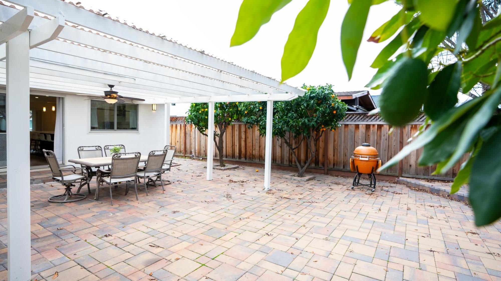 Villa Grand Lux 4br Prime Location & Serene Yard *