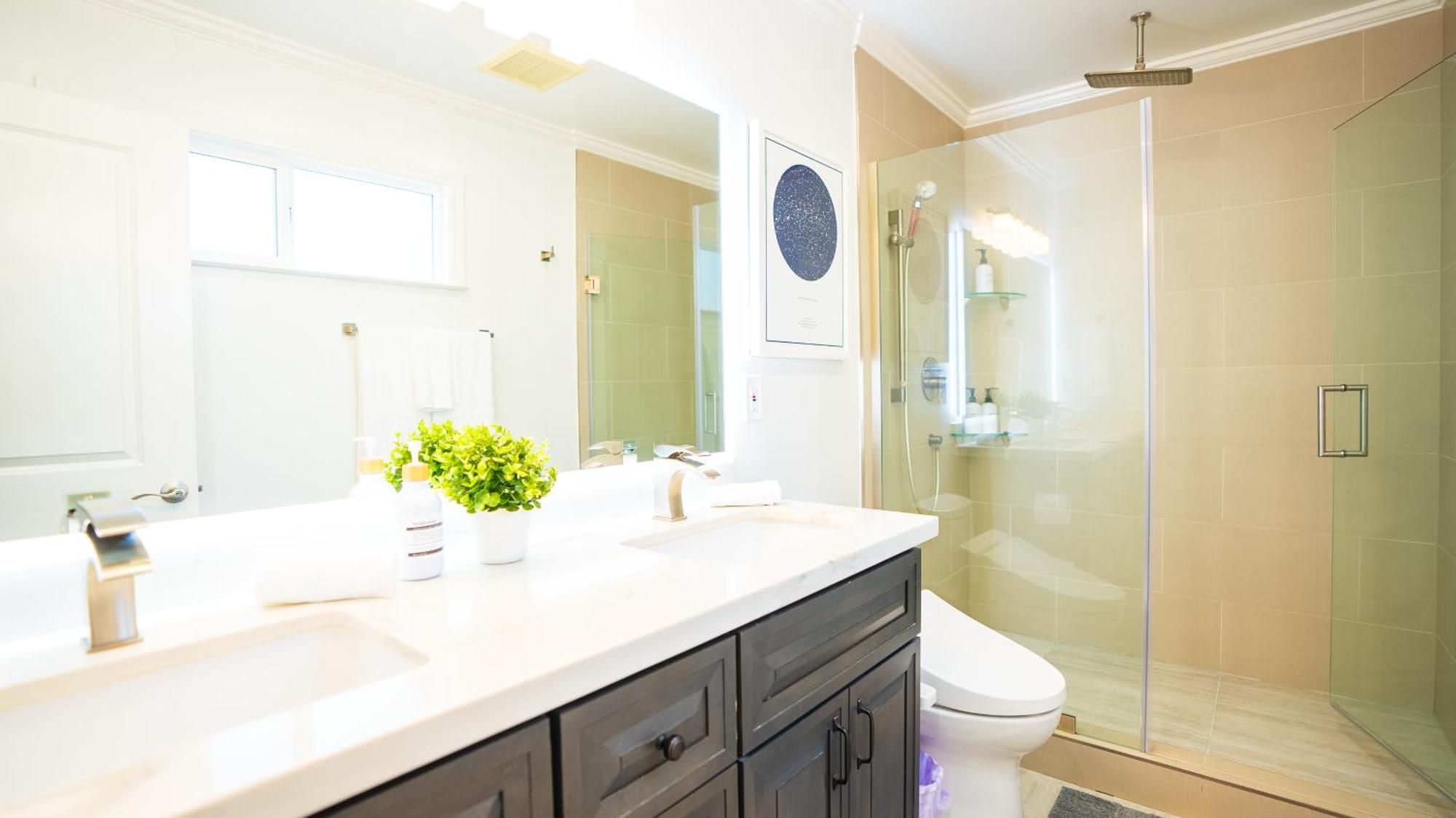 Grand Lux 4br Prime Location & Serene Yard Villa San Jose