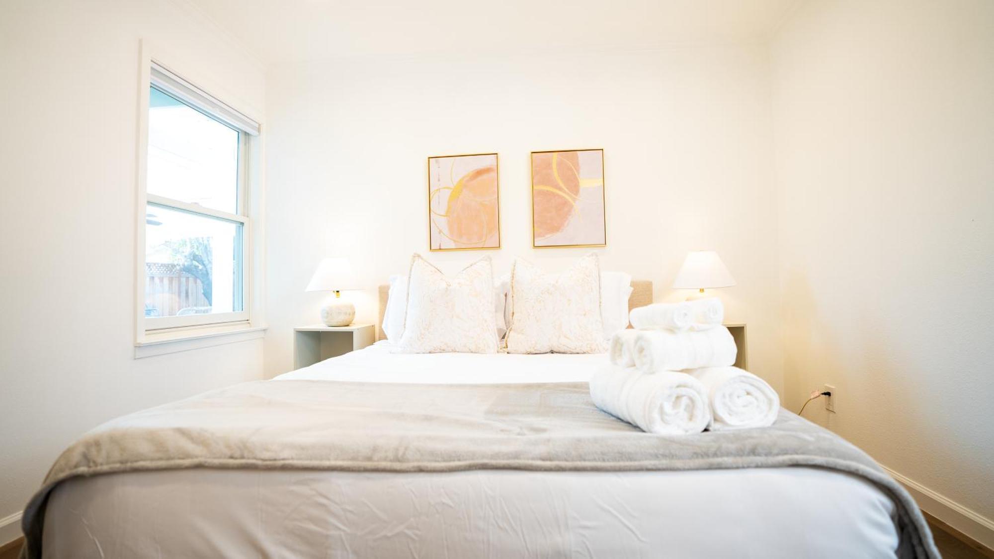 Villa Grand Lux 4br Prime Location & Serene Yard San Jose
