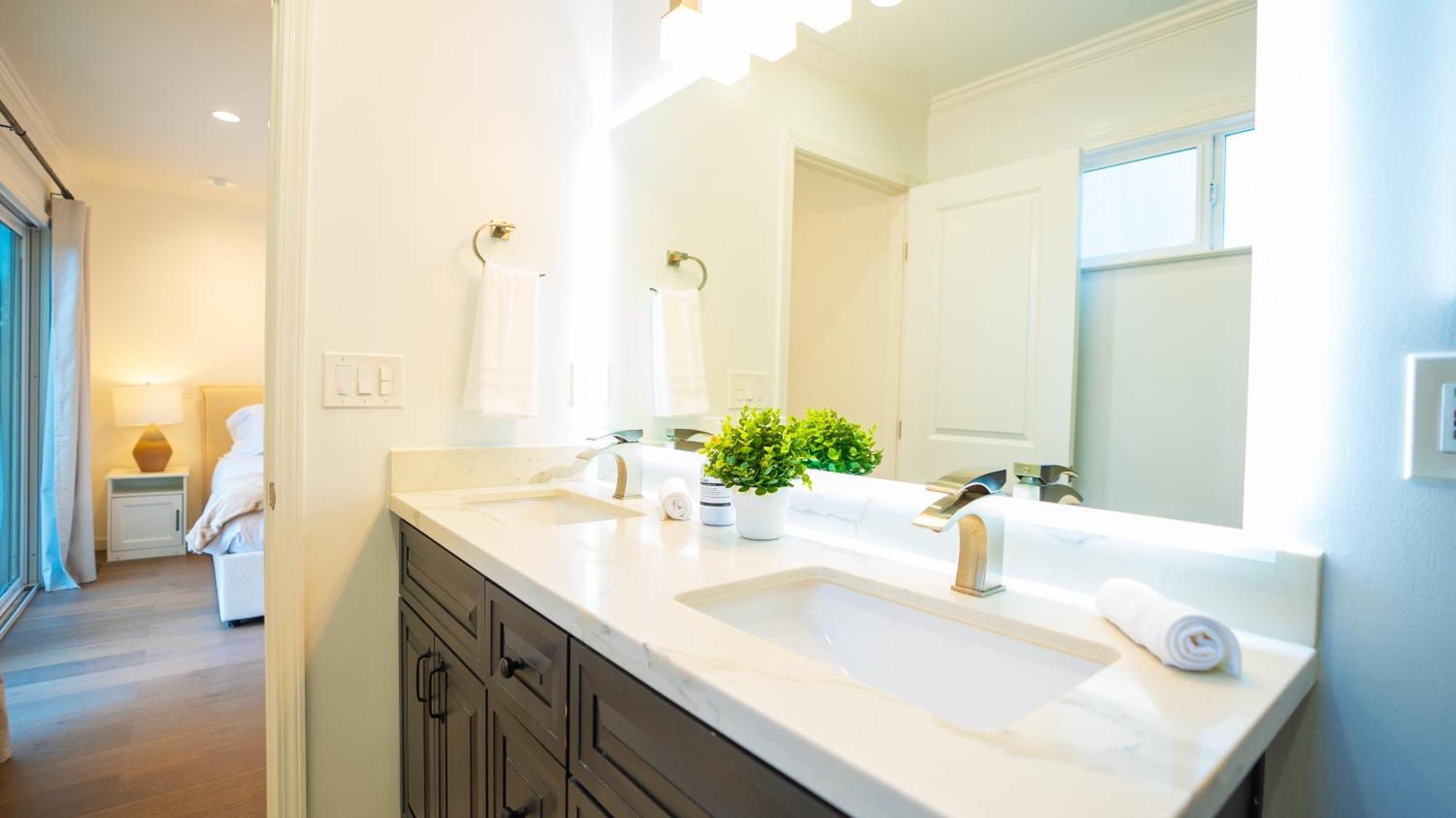 Grand Lux 4br Prime Location & Serene Yard Villa San Jose