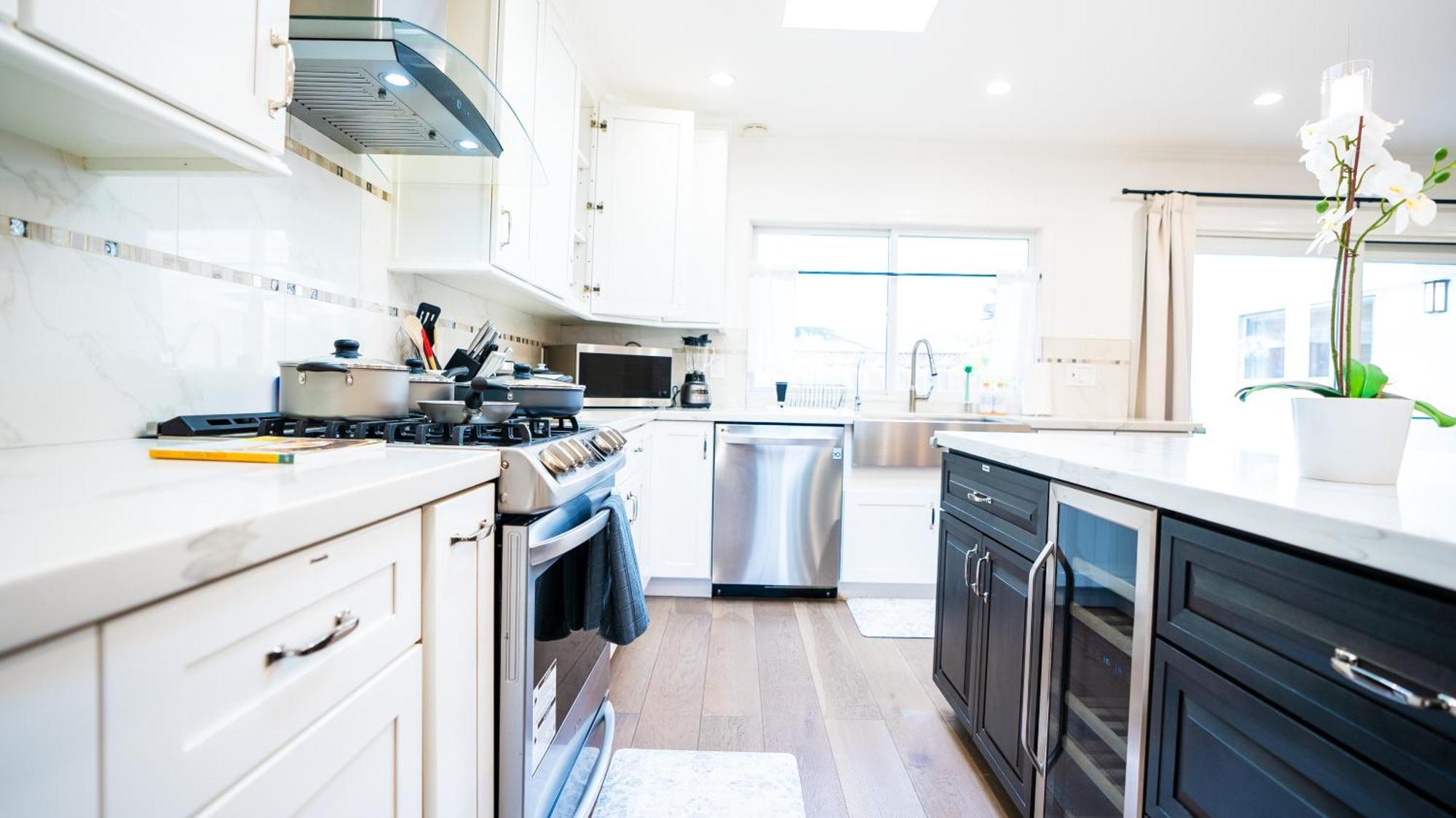 Villa Grand Lux 4br Prime Location & Serene Yard San Jose