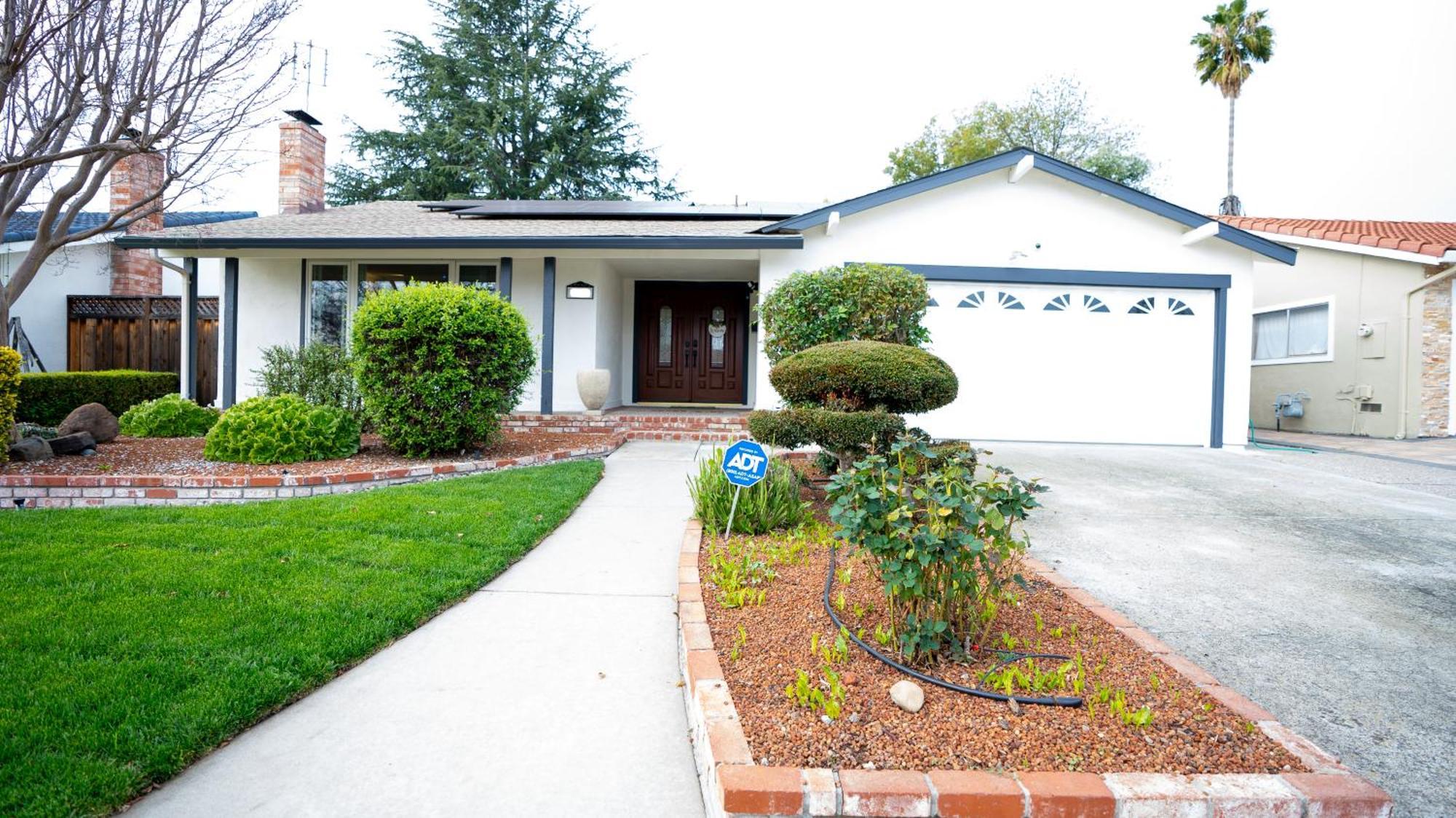 Grand Lux 4br Prime Location & Serene Yard Villa *