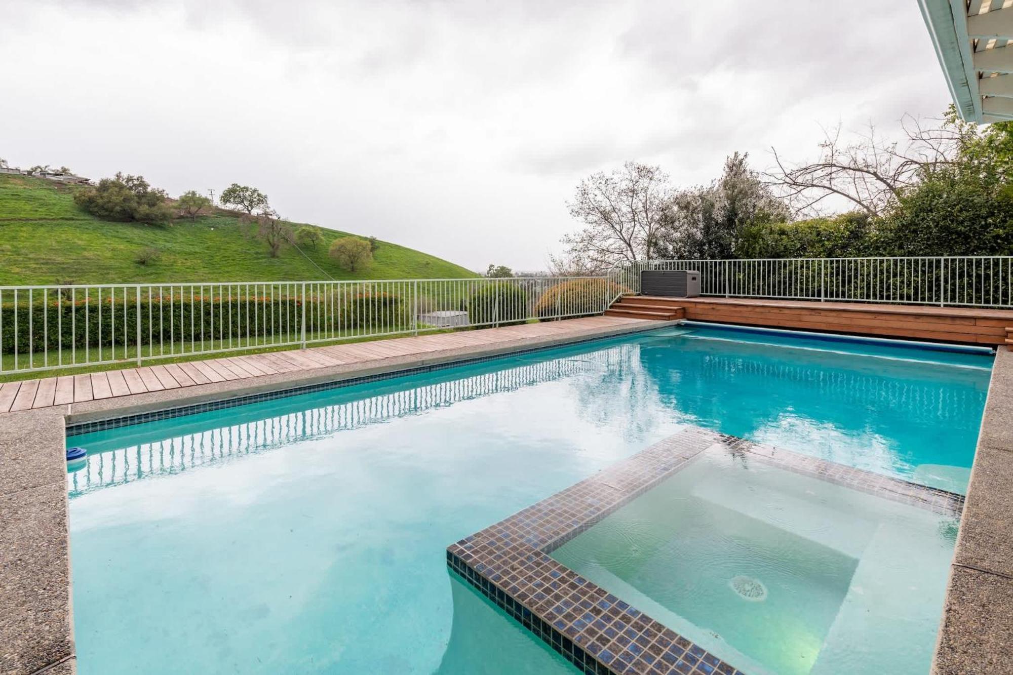 Holiday home Luxury 5br Retreat With Pool Fire Pit & Valley Views
