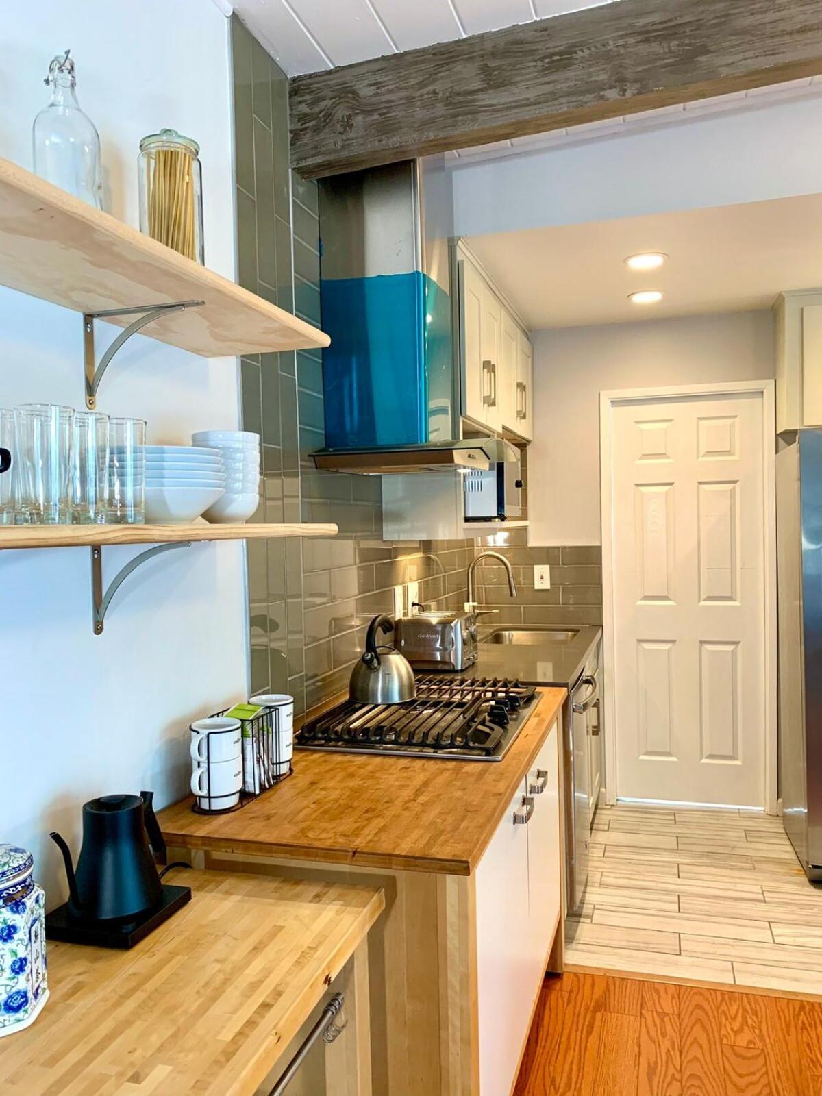 Remodeled Spacious 2bdr2bath King Beds Backyard Holiday home San Jose
