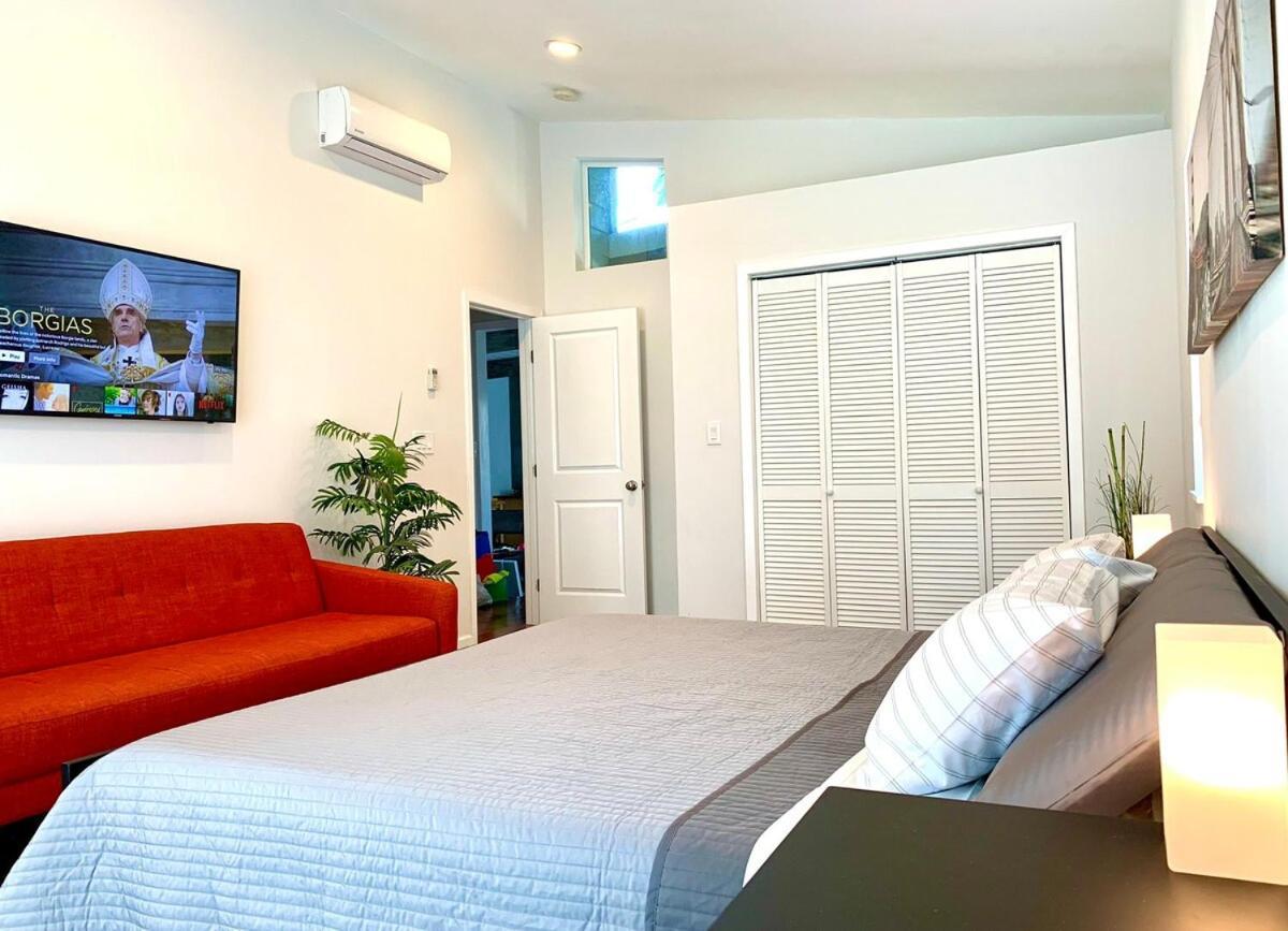 Remodeled Spacious 2bdr2bath King Beds Backyard Holiday home San Jose
