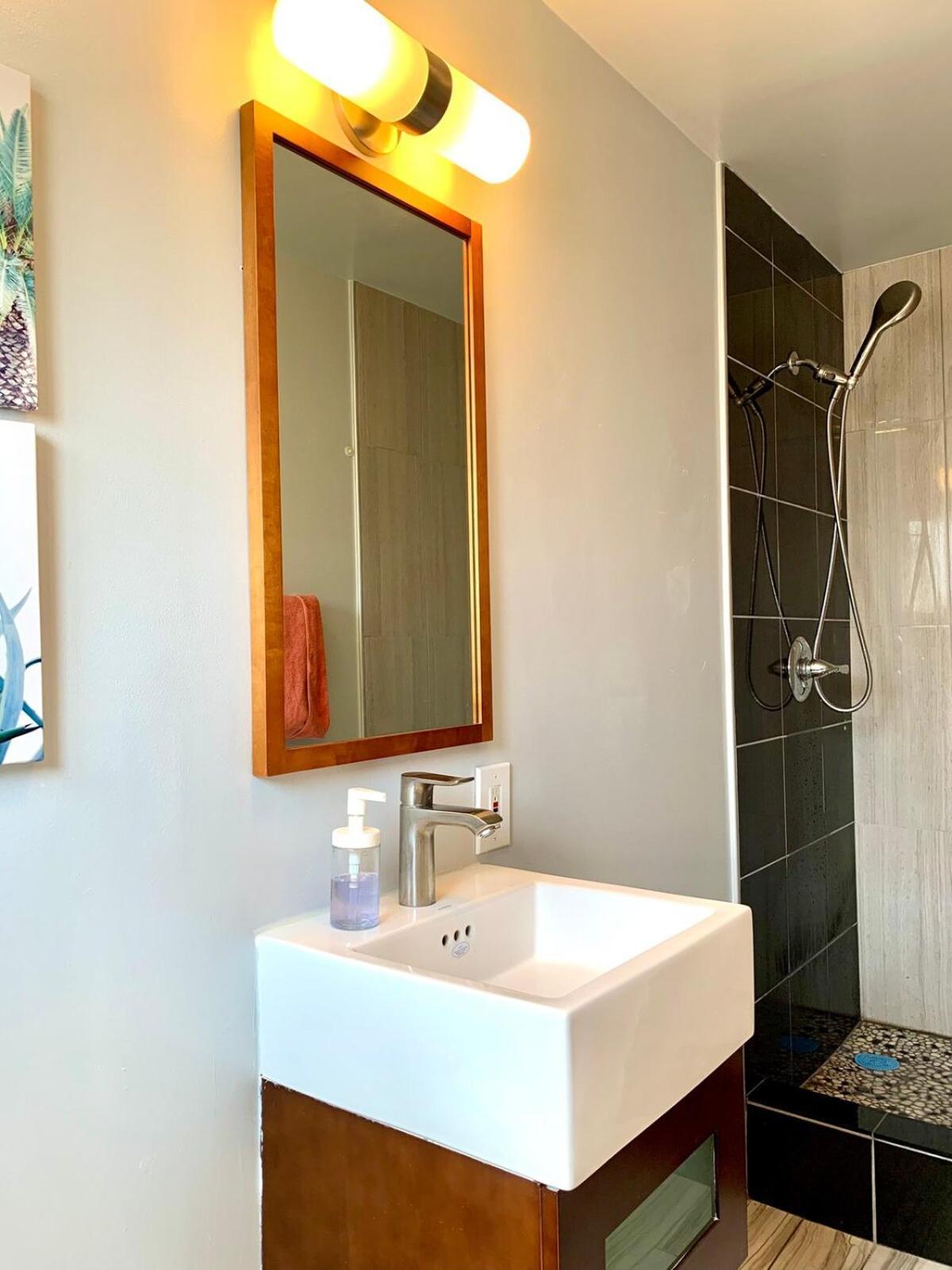 Remodeled Spacious 2bdr2bath King Beds Backyard * San Jose
