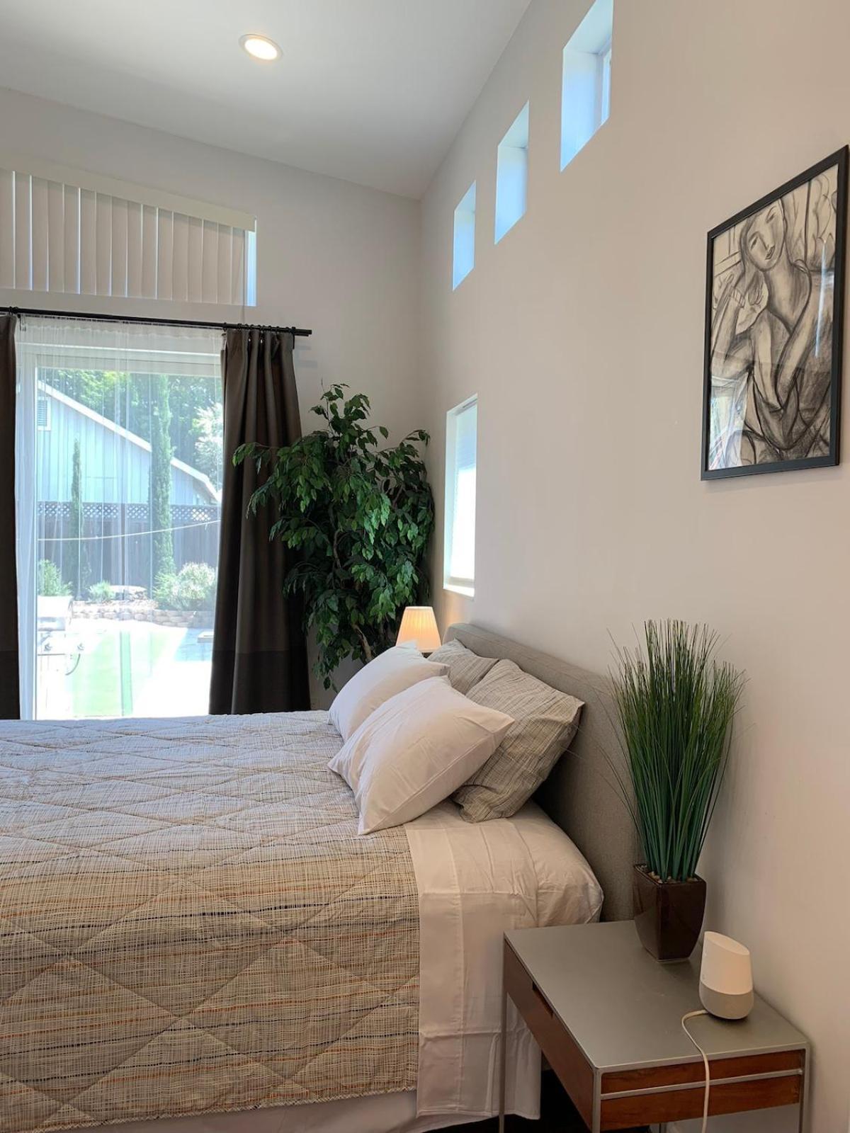 Remodeled Spacious 2bdr2bath King Beds Backyard Holiday home *