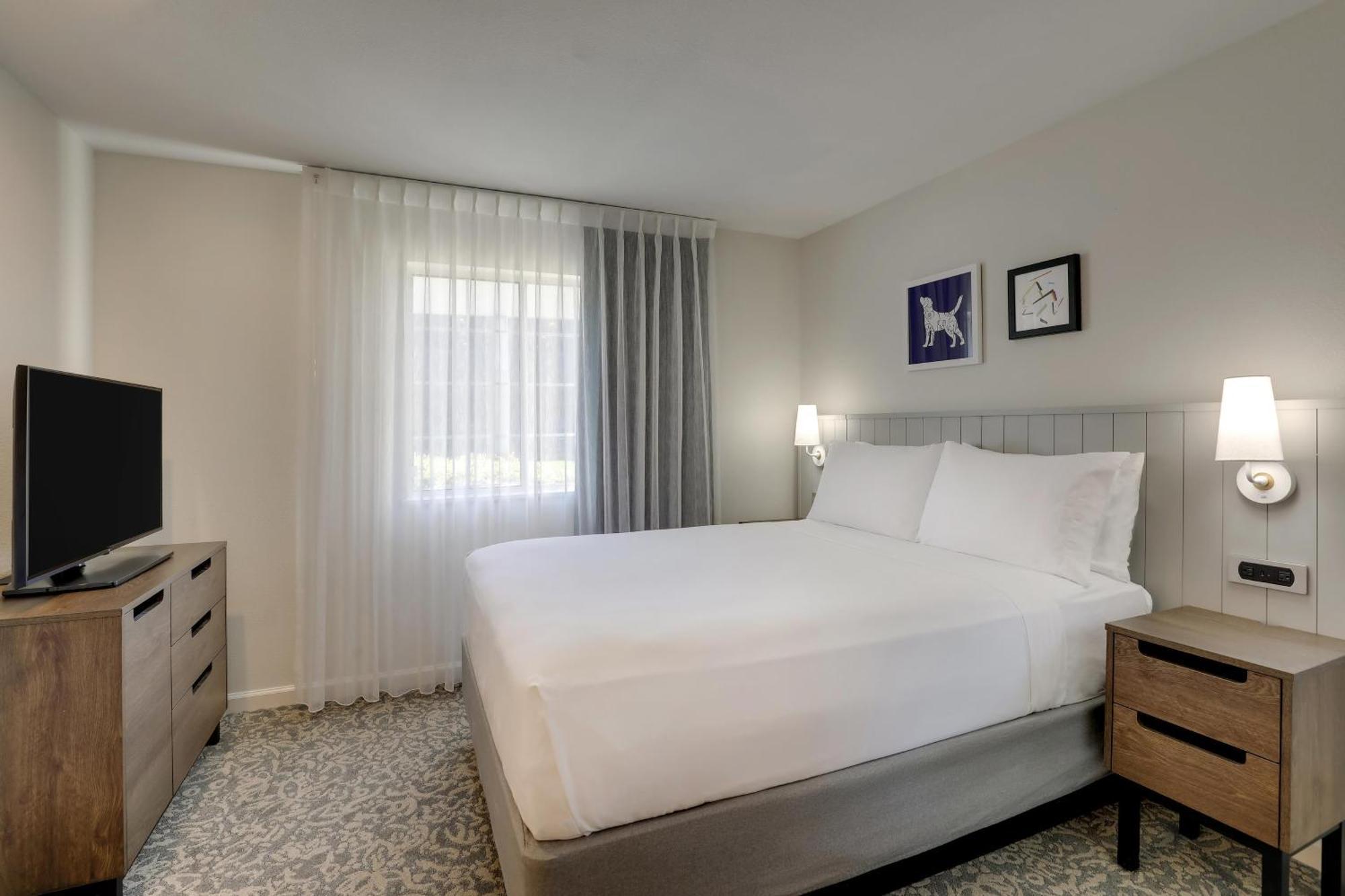 Hotel Sonesta Es - Airport 3*