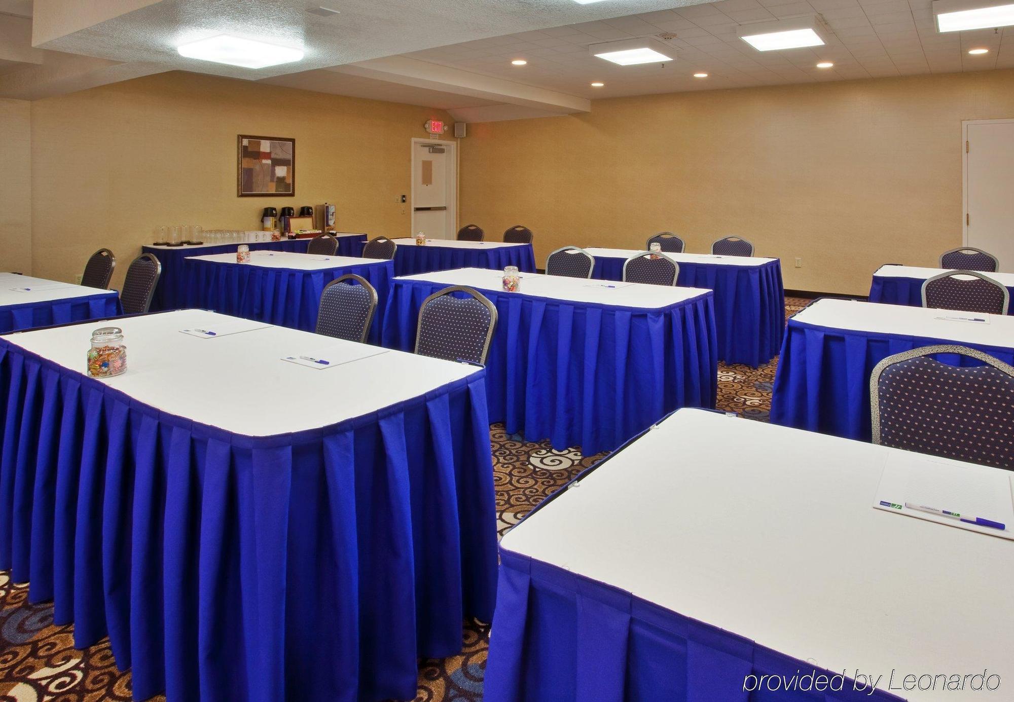 Hotel Country & By Radisson, International Airport, Ca