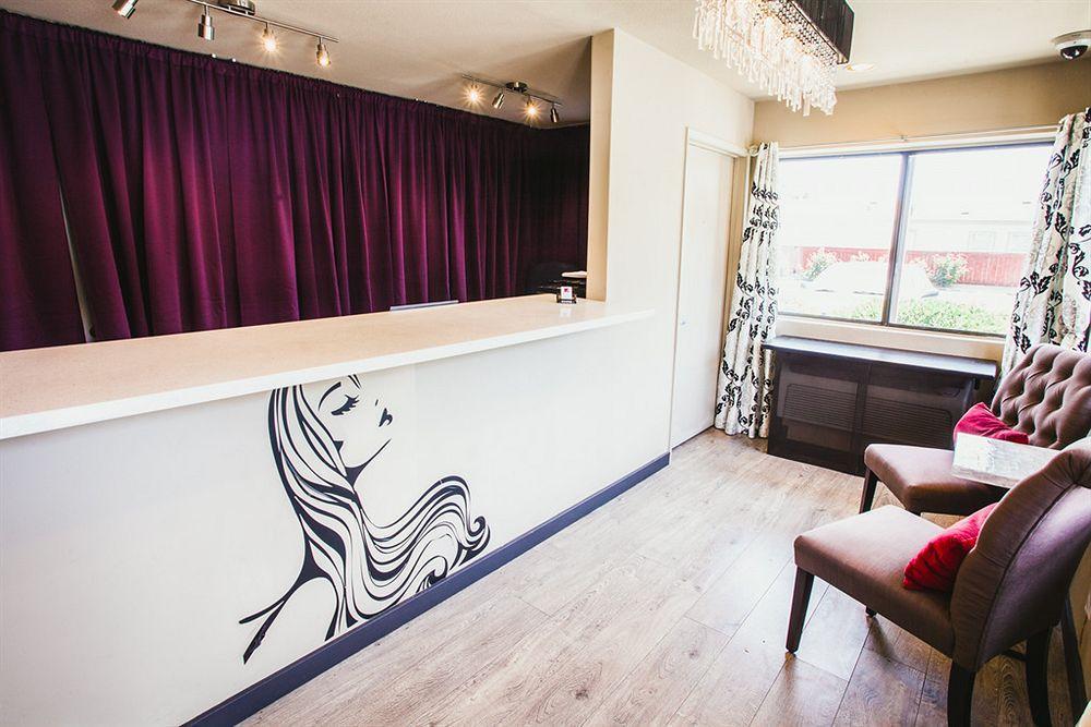 Alura Motel 2*