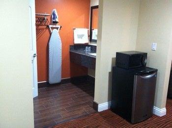 Convention Center & Motel 2*
