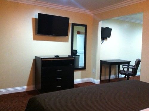 Convention Center & Motel 2*