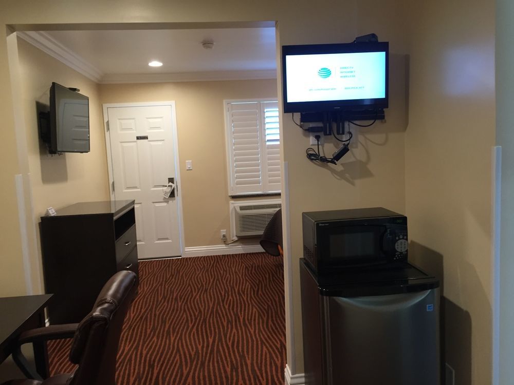 Convention Center & Motel 2*