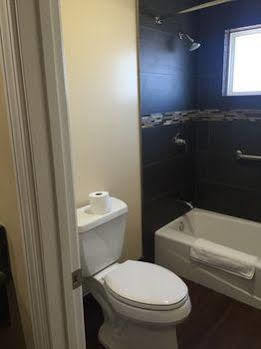 Convention Center & Motel 2*