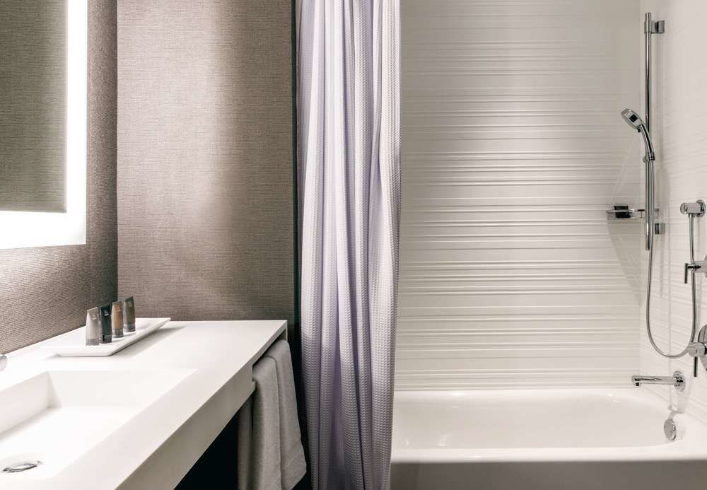 Hotel Ac By Marriott Downtown 3*