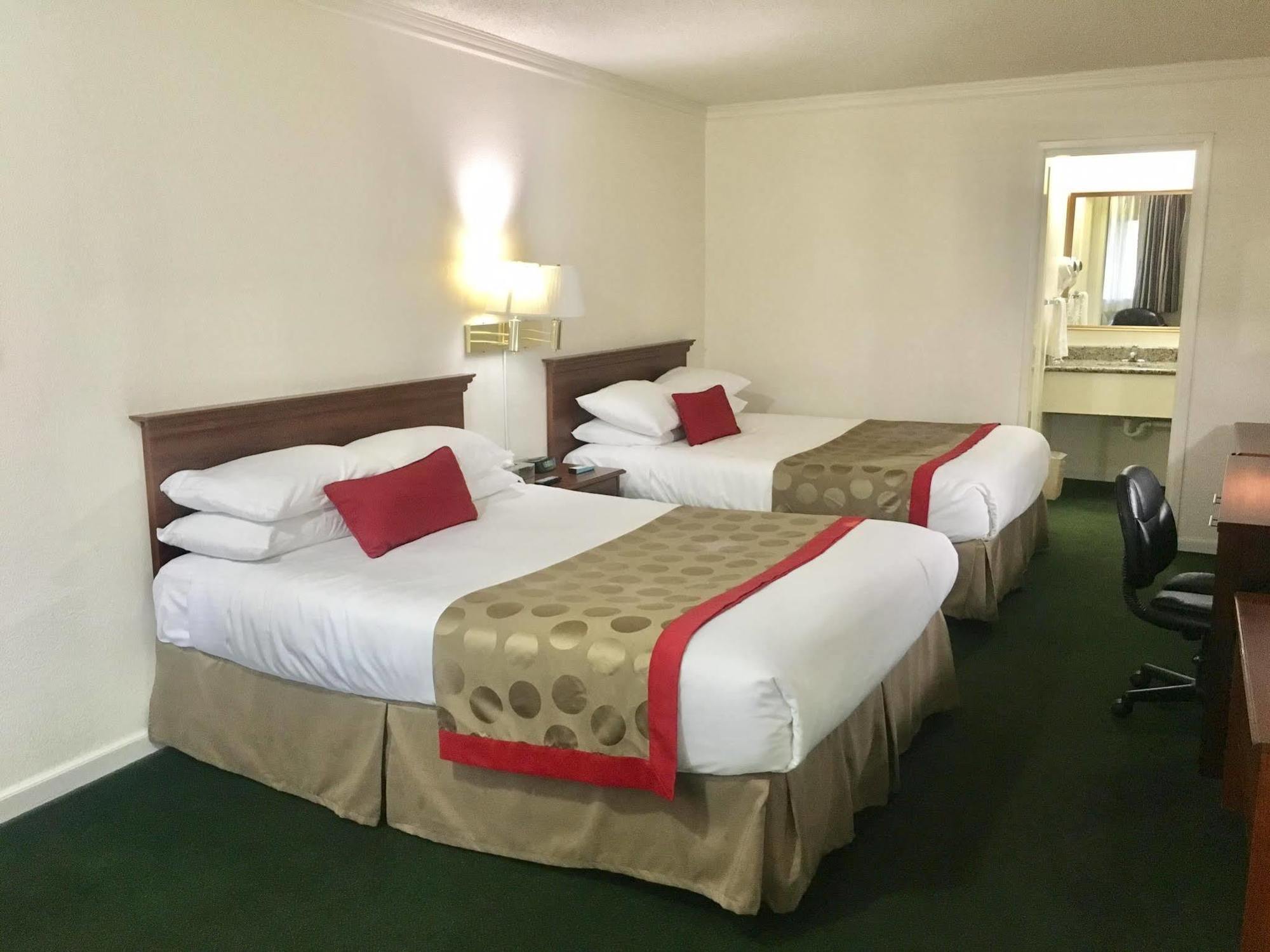 Pacific Motor Hotel 2*