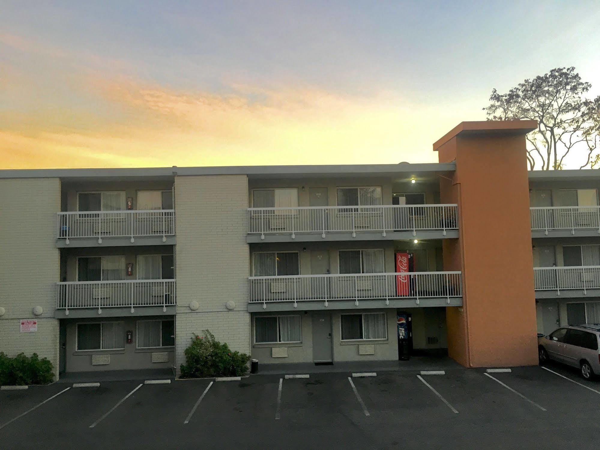 Pacific Motor Hotel